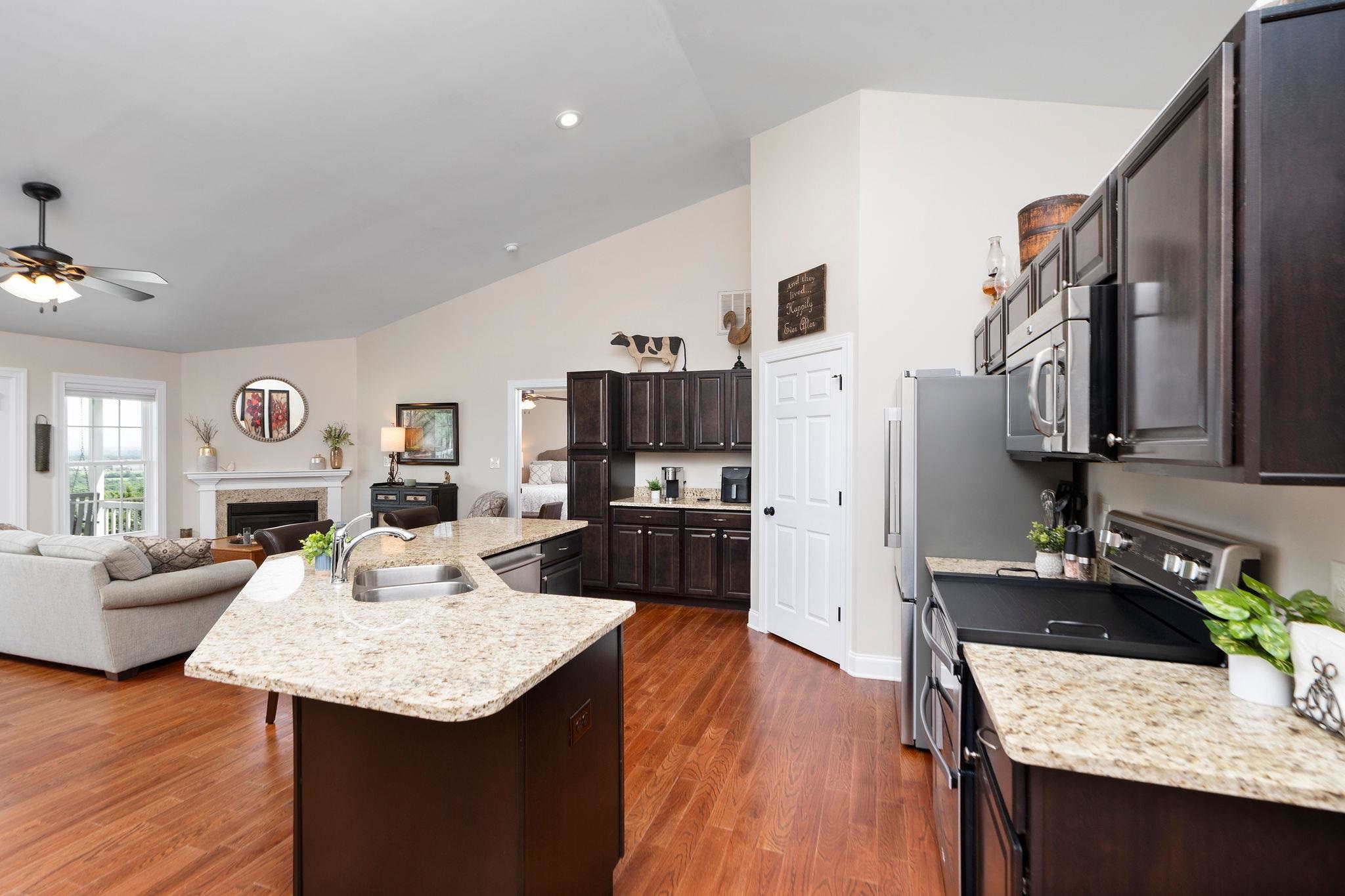 203 STONEWALL JACKSON BLVD