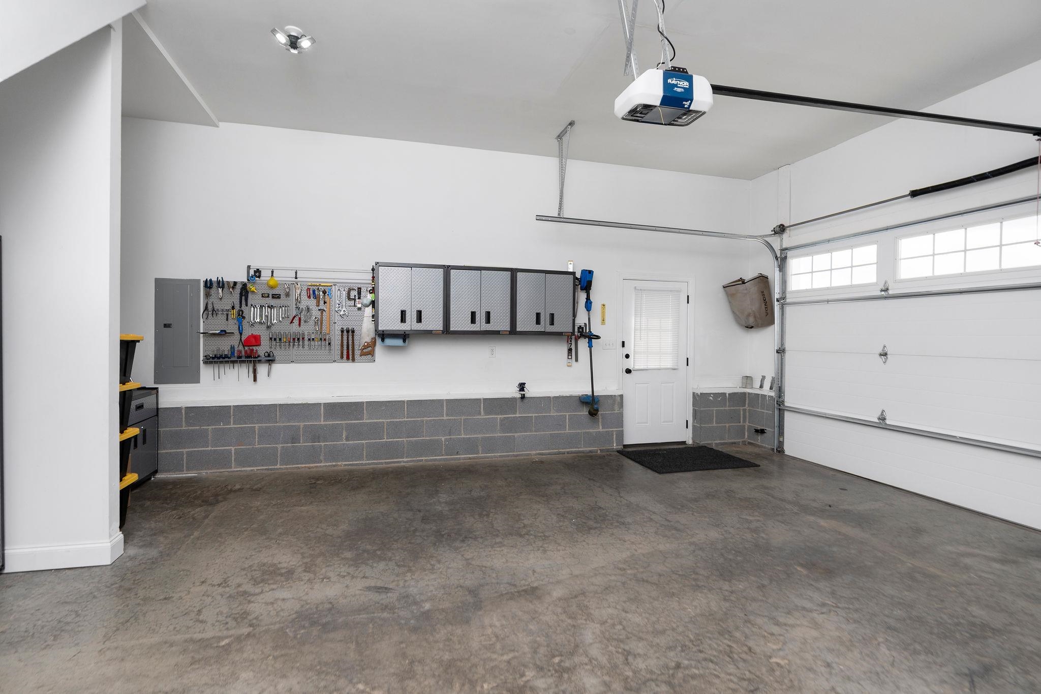 203 STONEWALL JACKSON BLVD