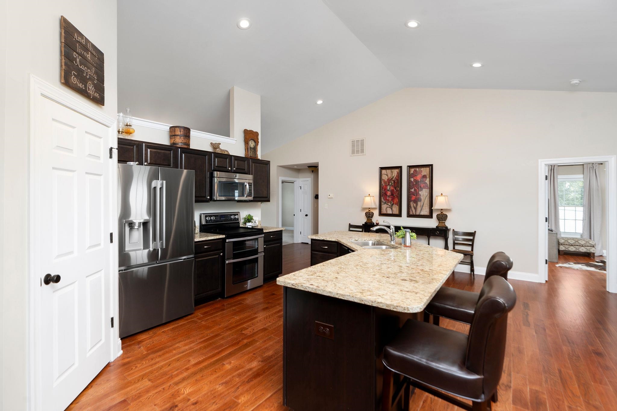 203 STONEWALL JACKSON BLVD