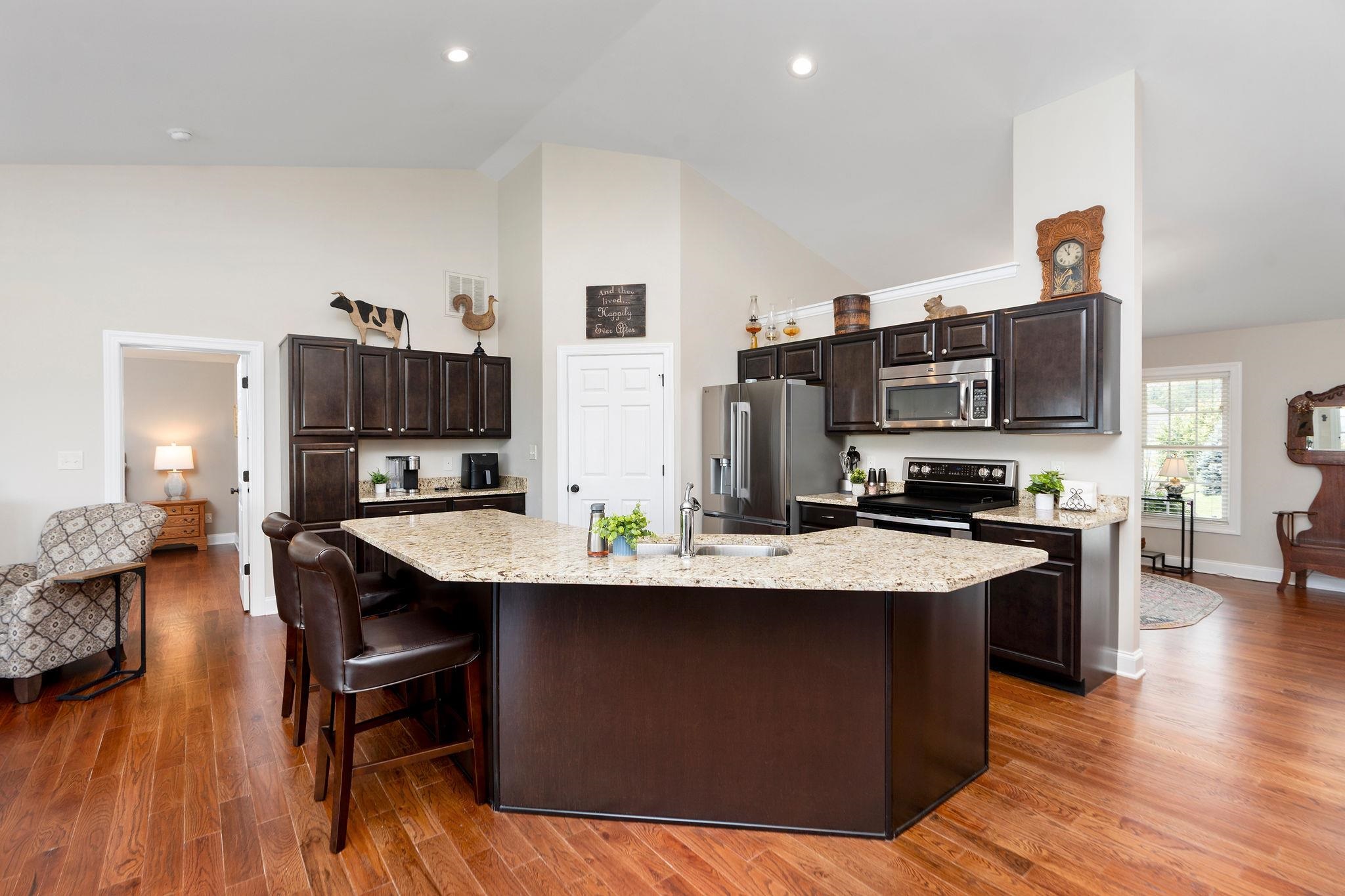 203 STONEWALL JACKSON BLVD