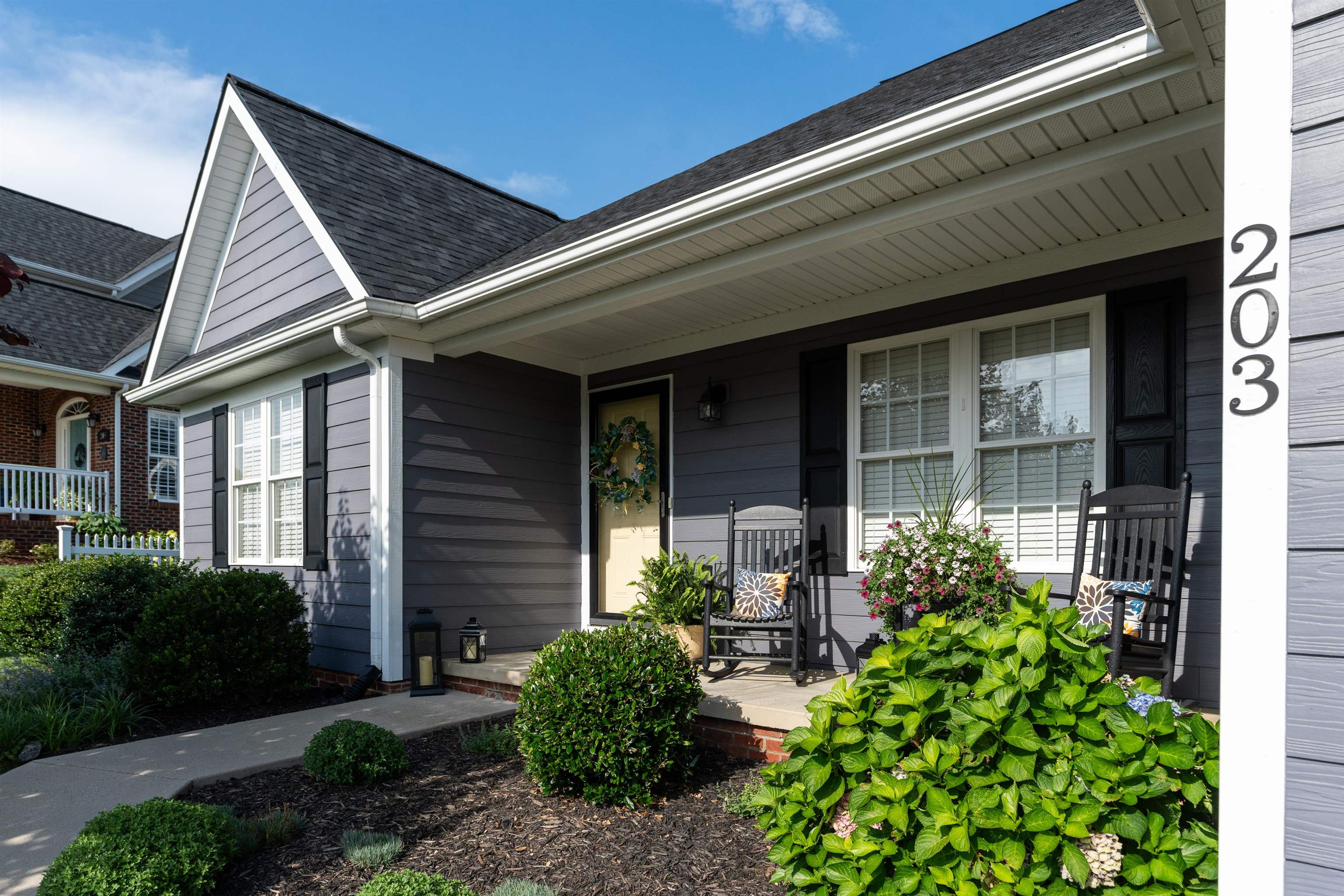 203 STONEWALL JACKSON BLVD