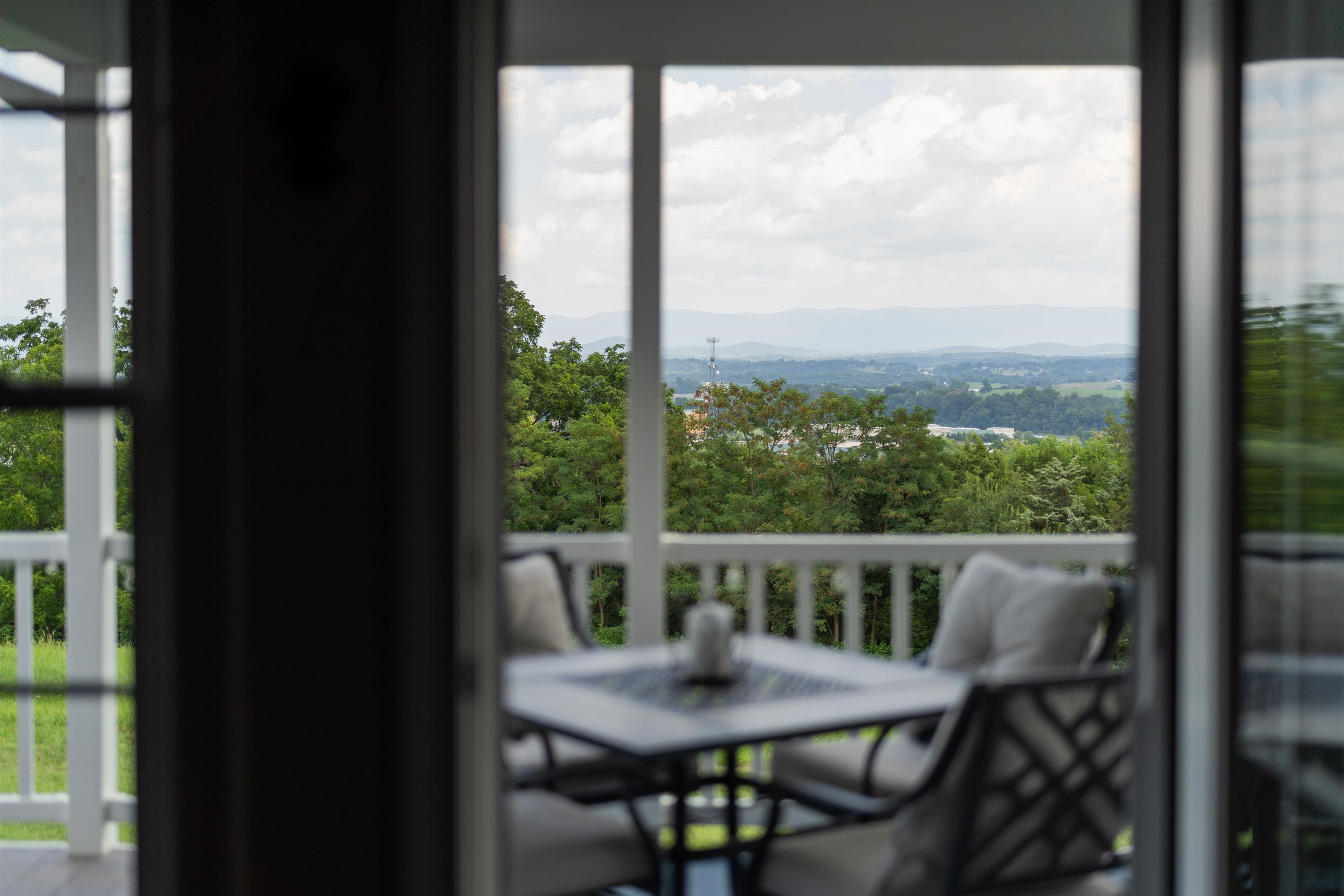 203 STONEWALL JACKSON BLVD