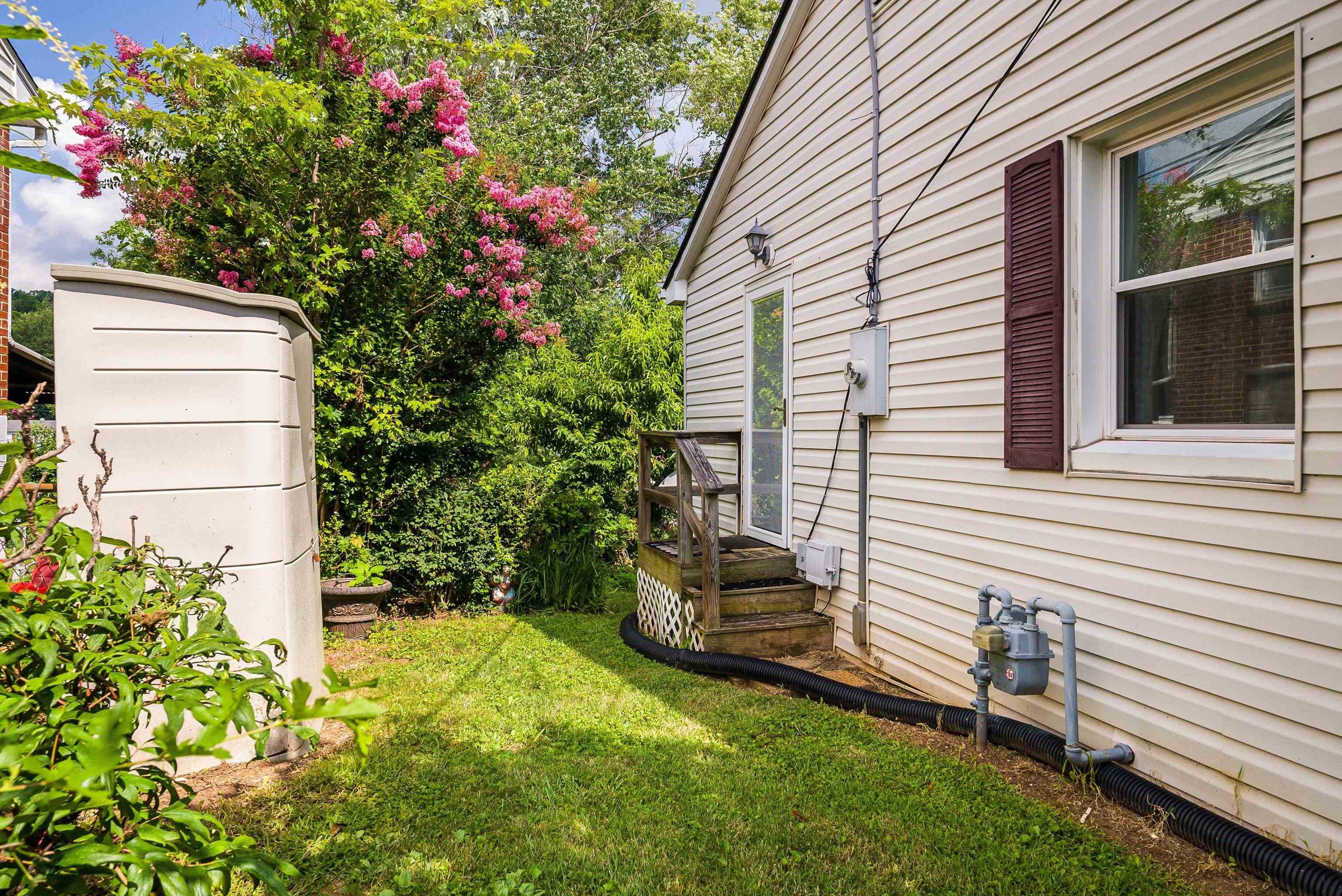 17 MOUNTAIN VIEW DR