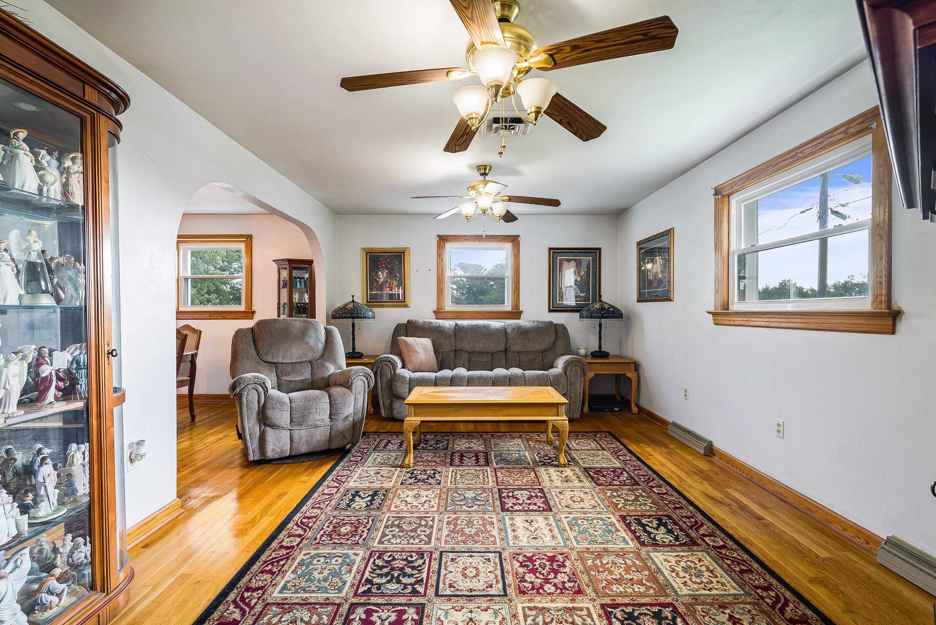17 MOUNTAIN VIEW DR