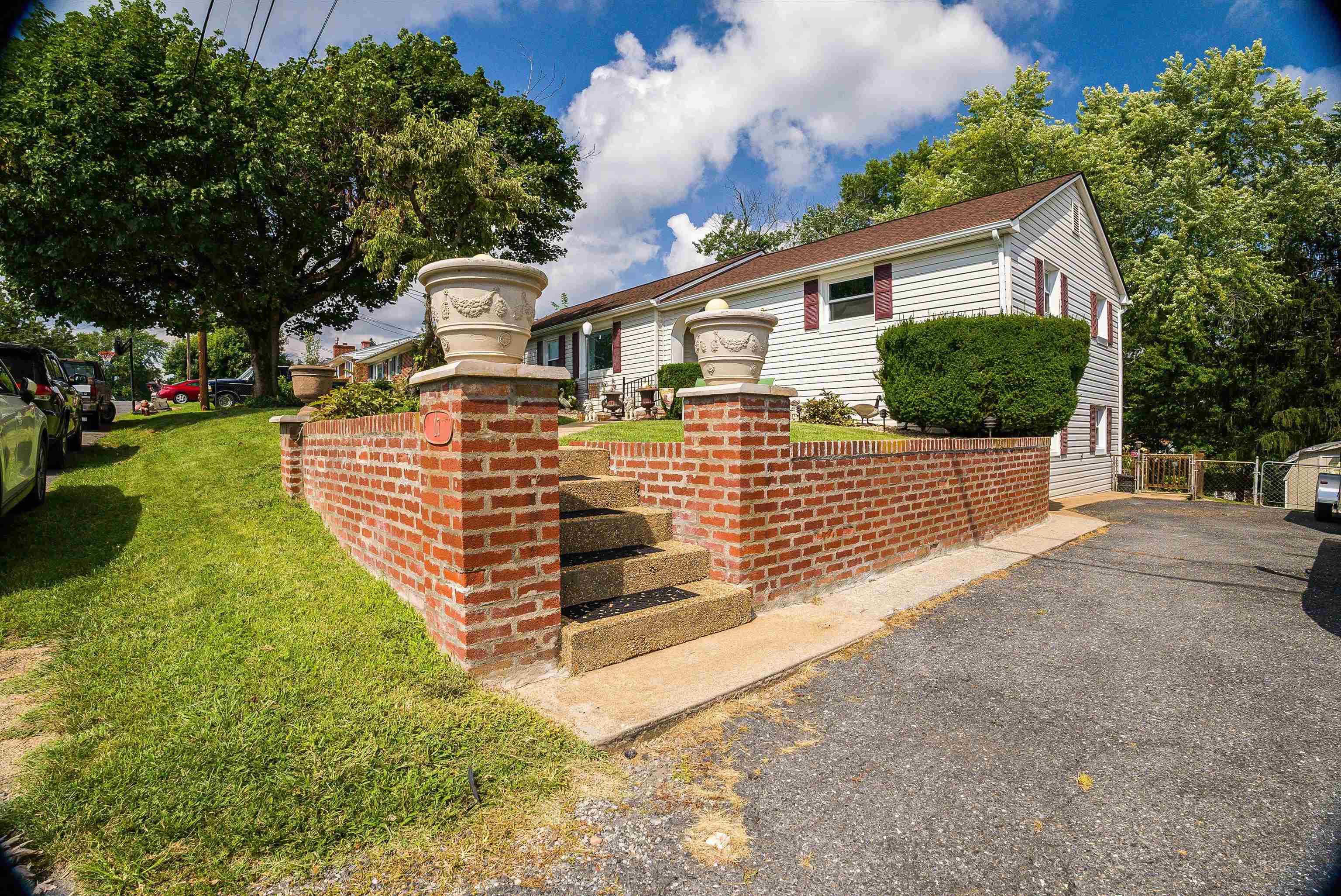 17 MOUNTAIN VIEW DR