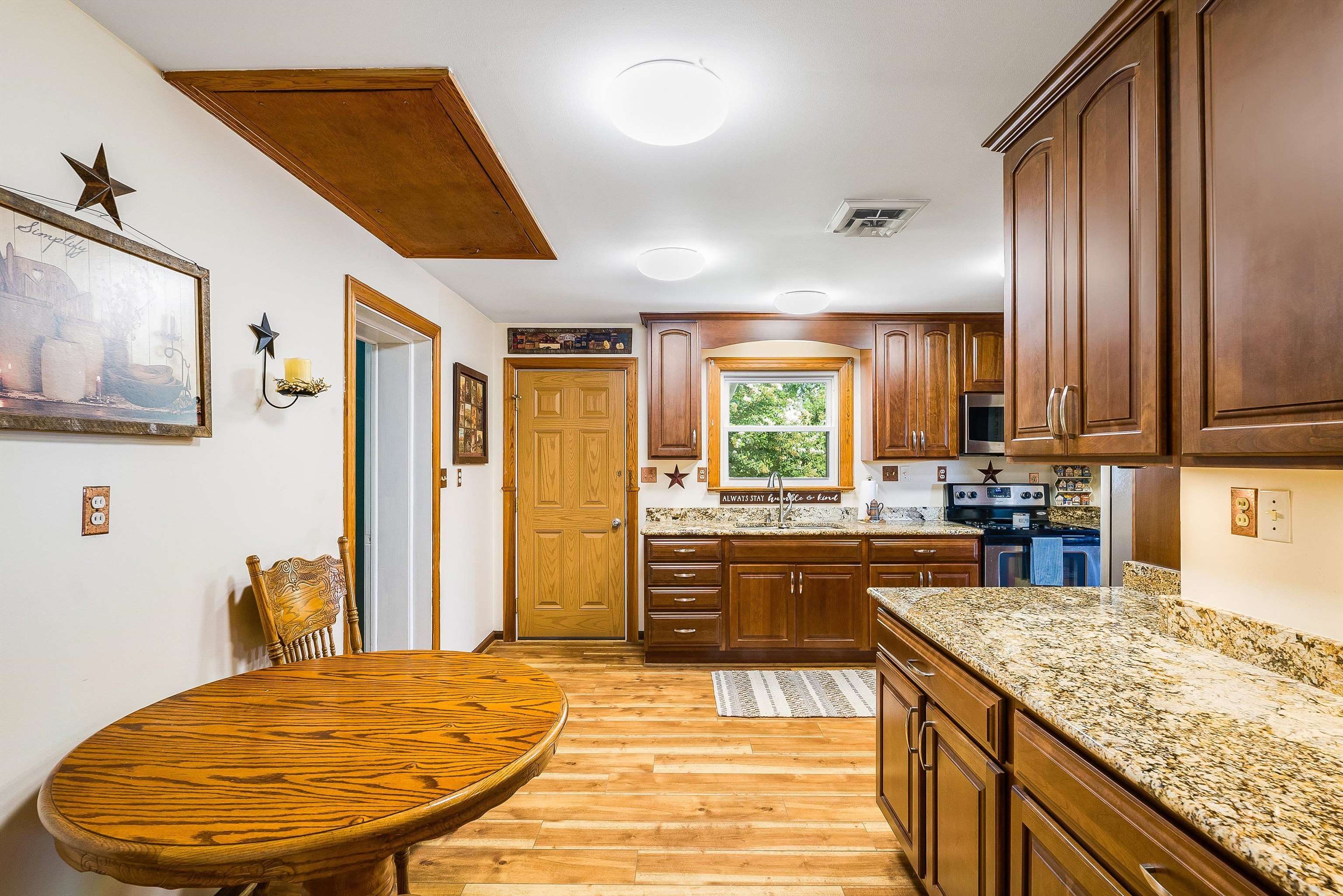 17 MOUNTAIN VIEW DR