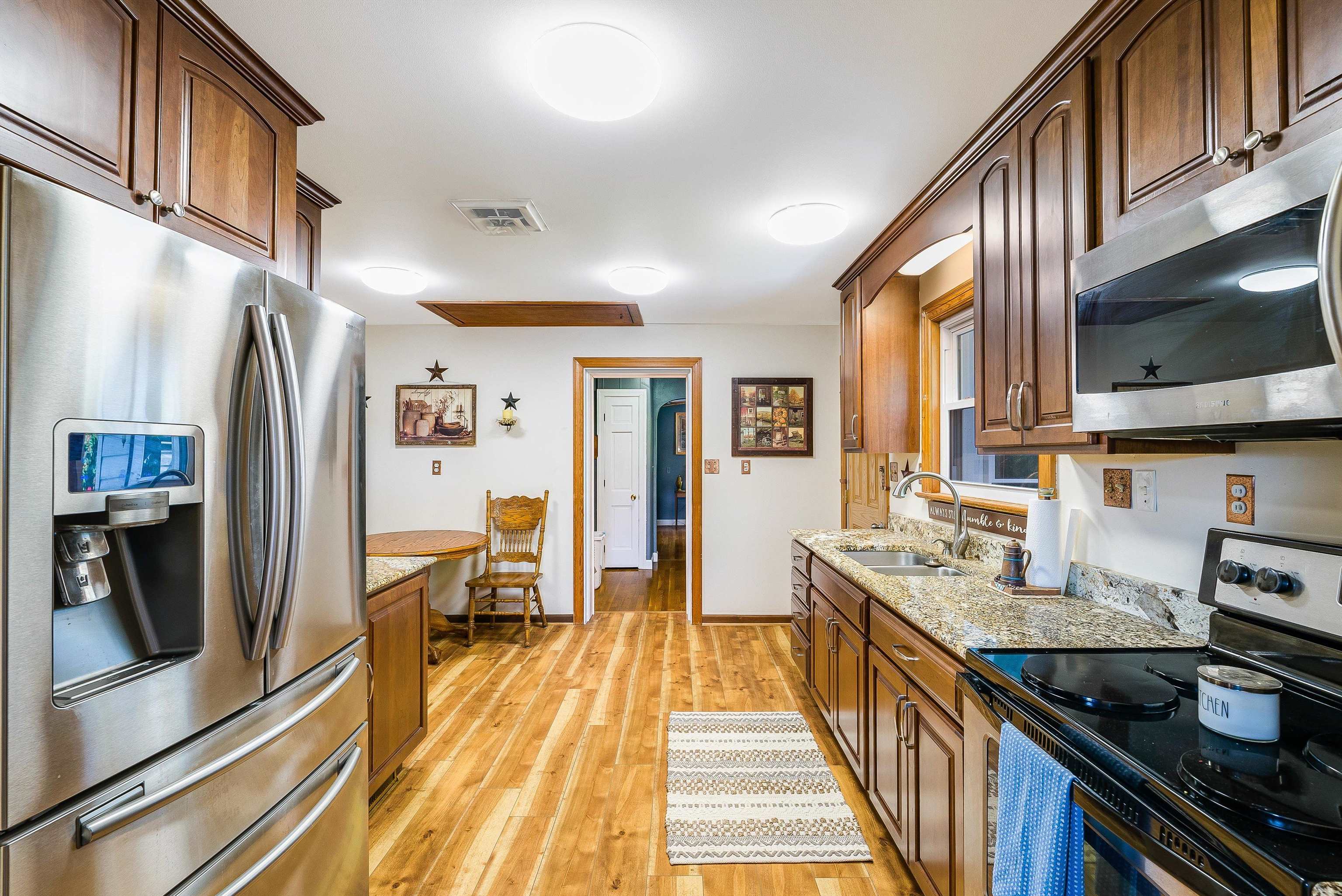 17 MOUNTAIN VIEW DR