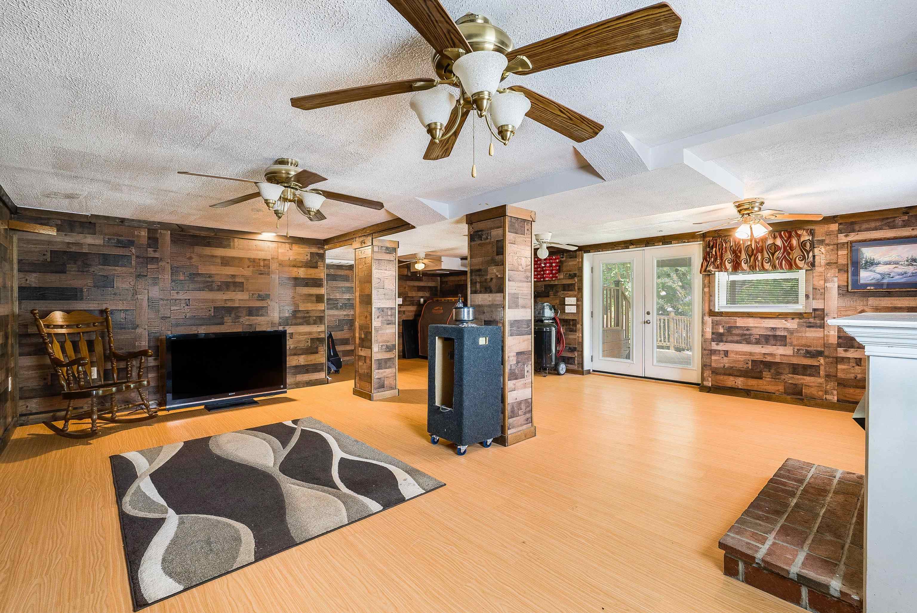 17 MOUNTAIN VIEW DR