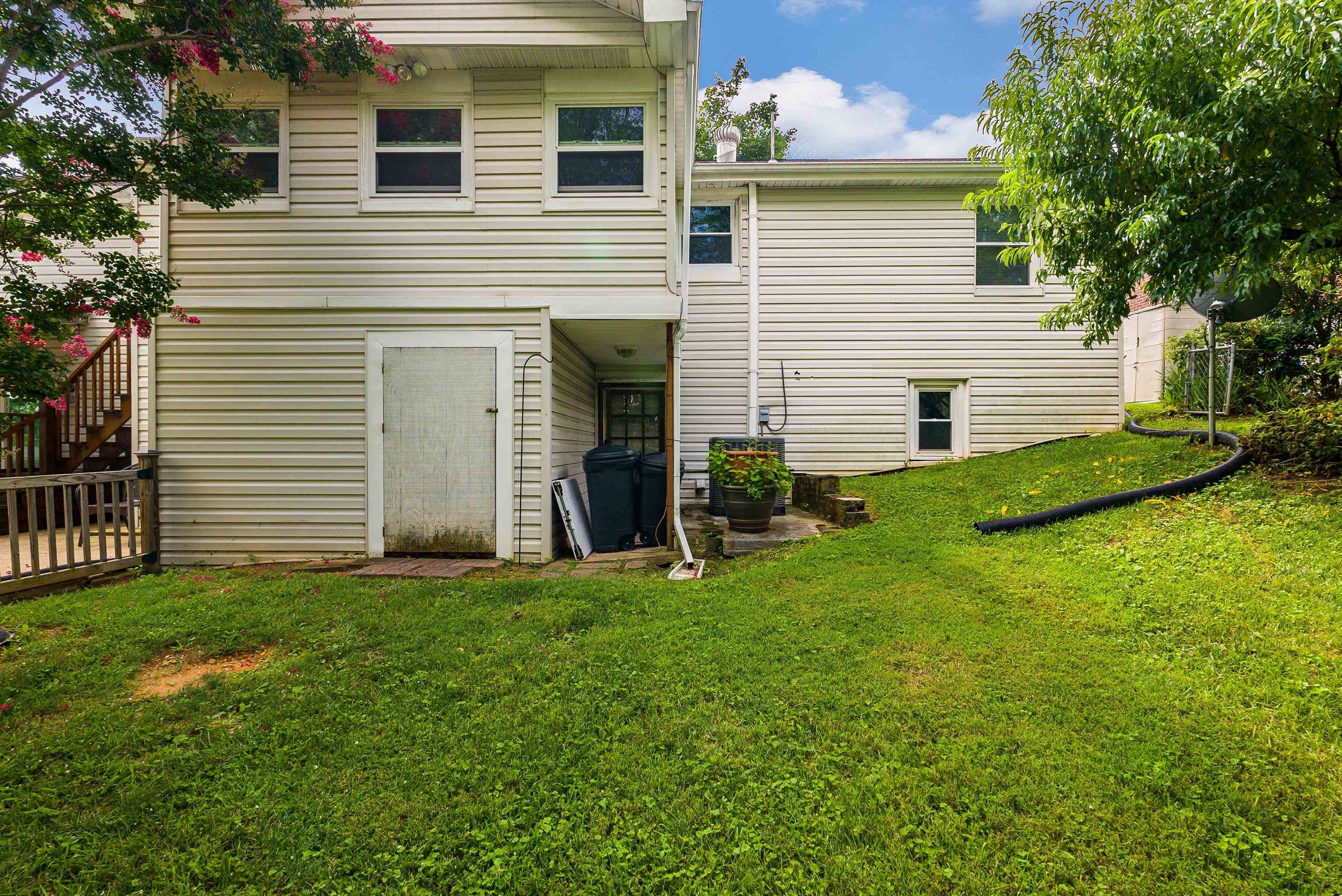 17 MOUNTAIN VIEW DR