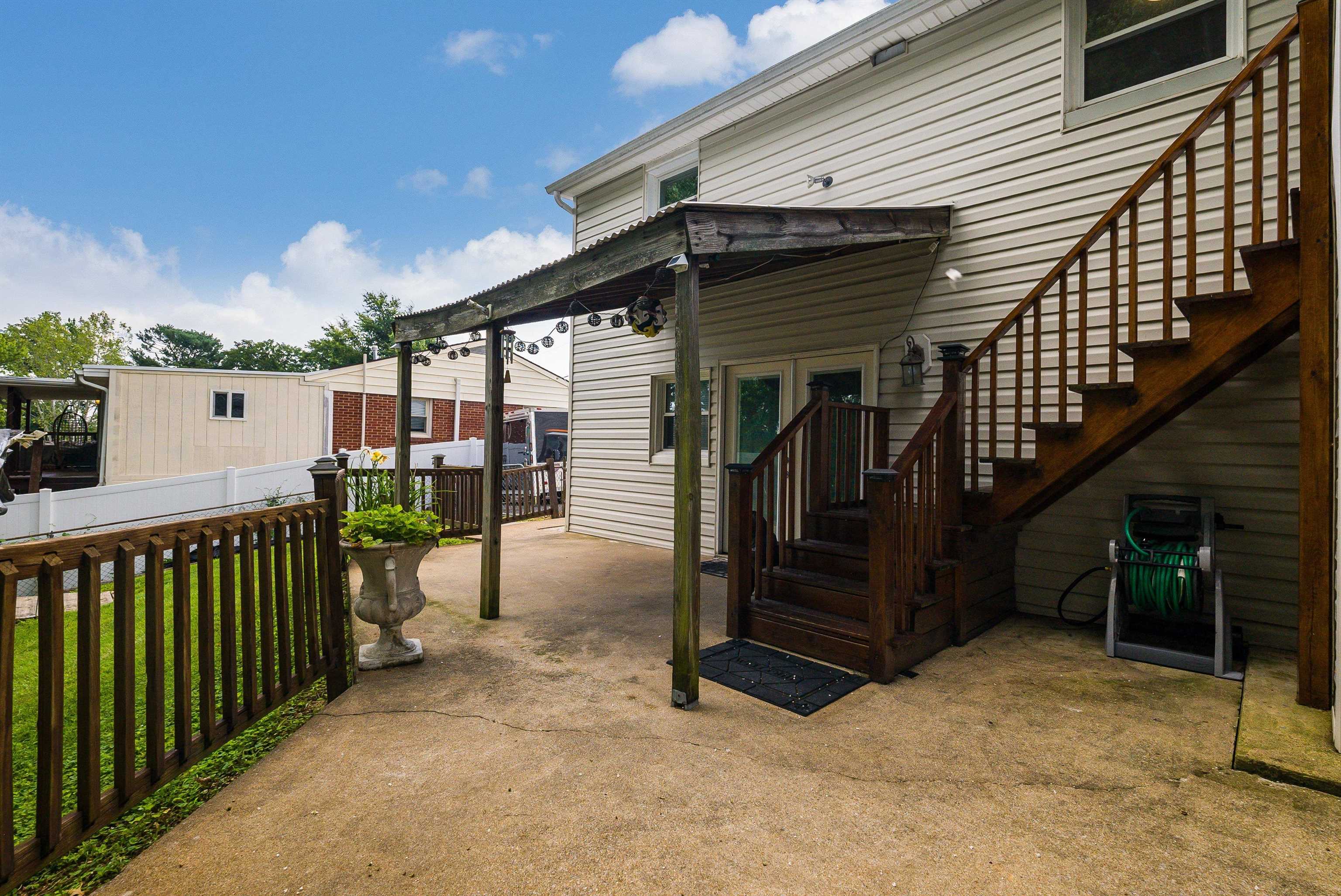 17 MOUNTAIN VIEW DR