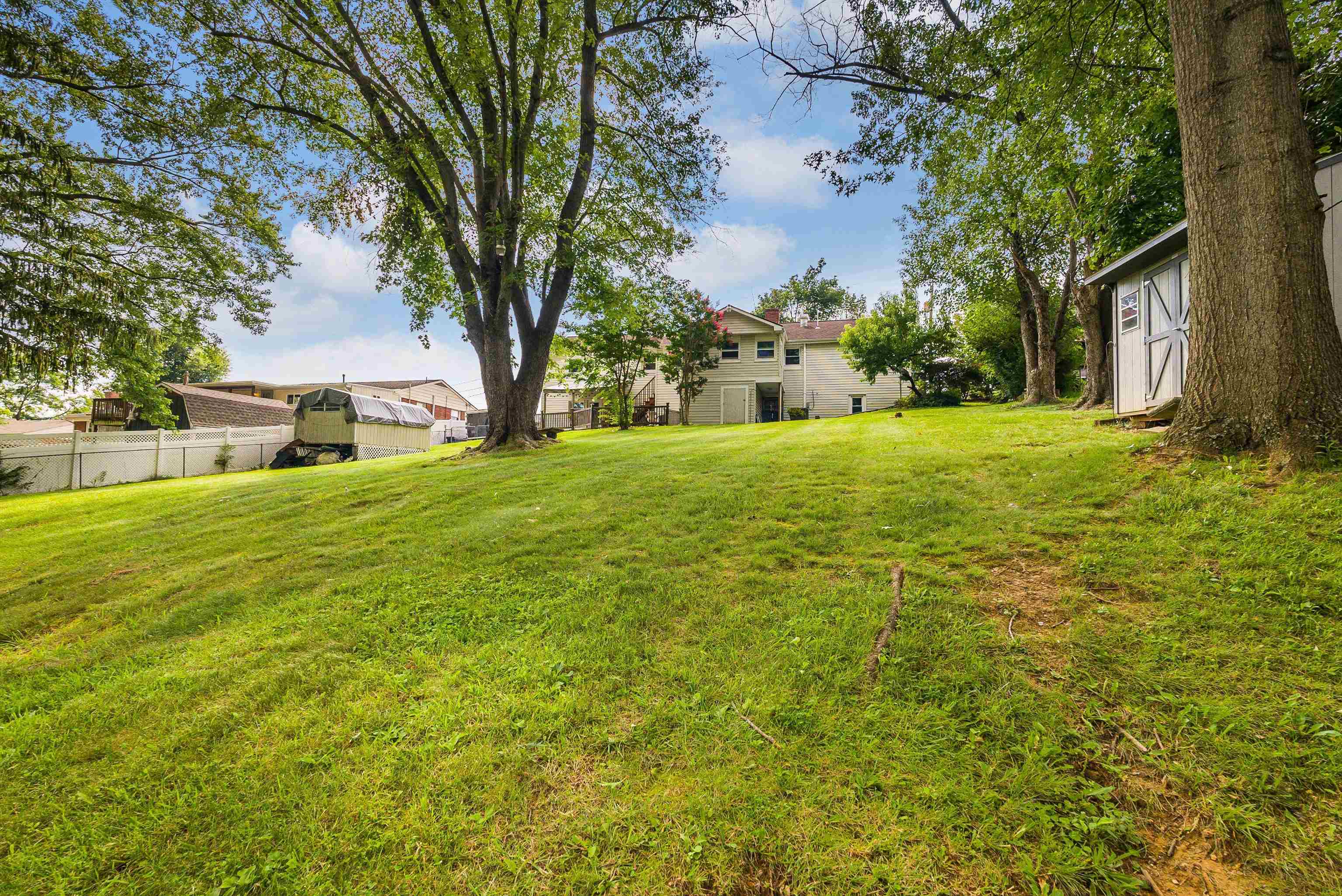 17 MOUNTAIN VIEW DR