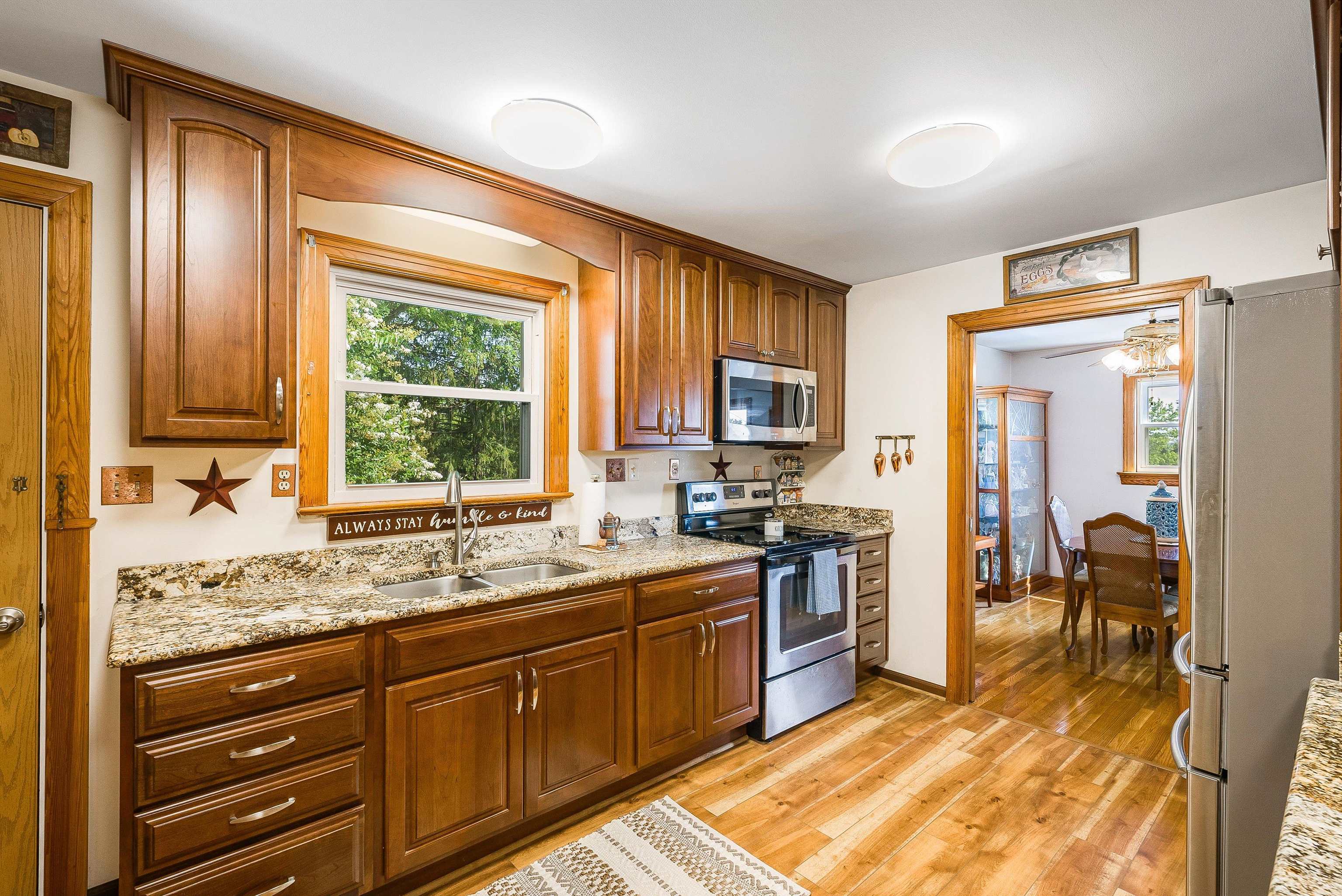 17 MOUNTAIN VIEW DR