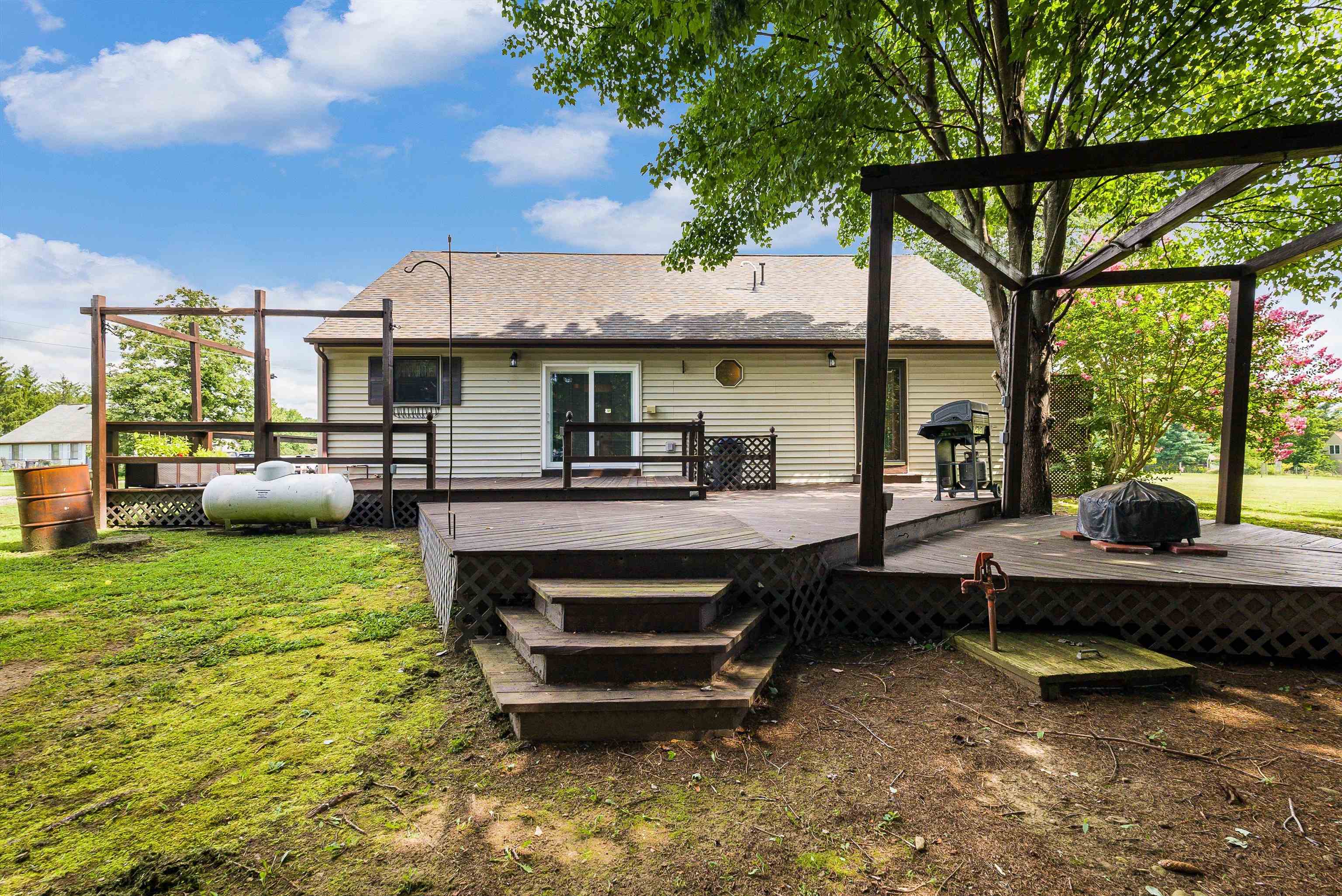 66 DENONCOURT LN