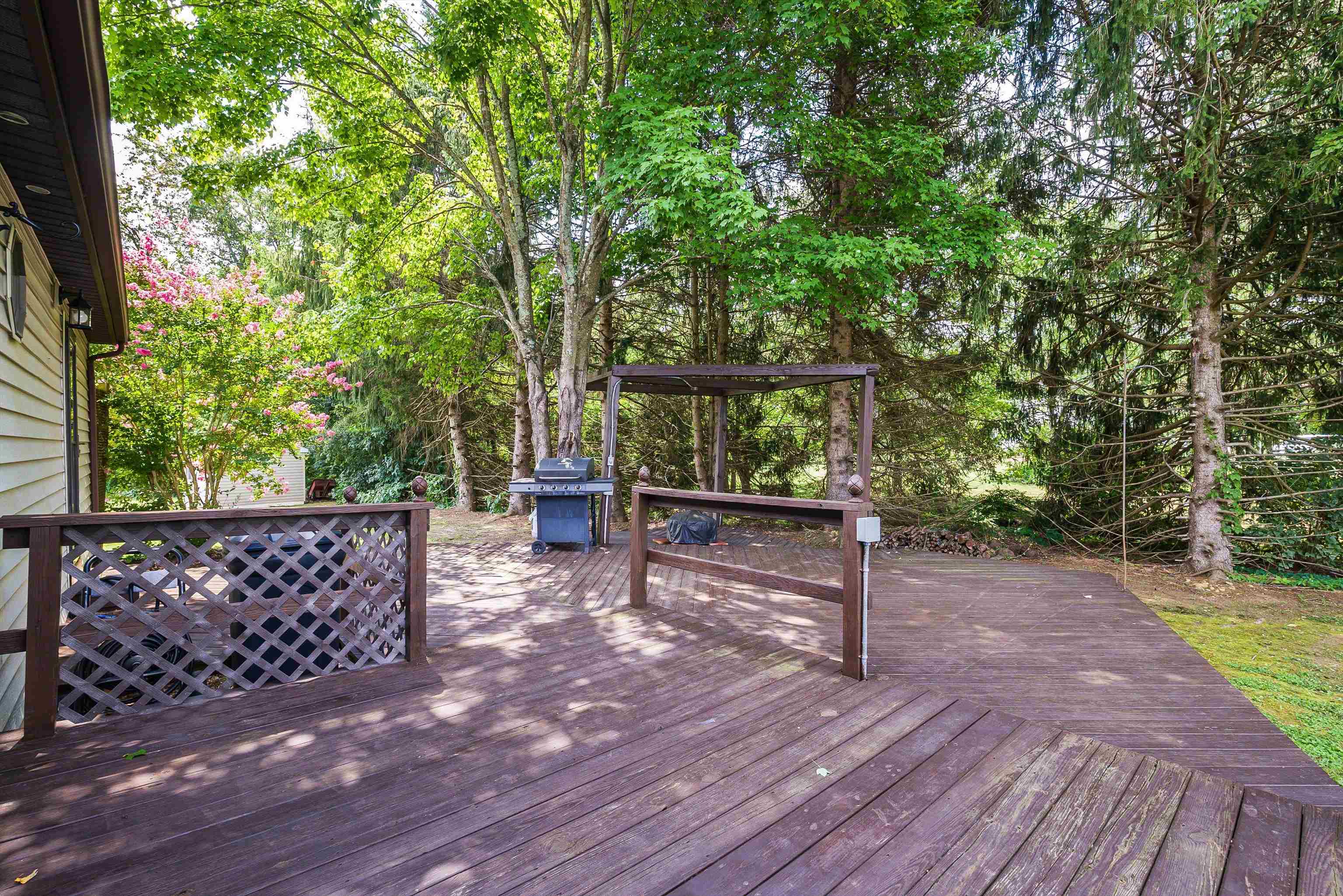 66 DENONCOURT LN