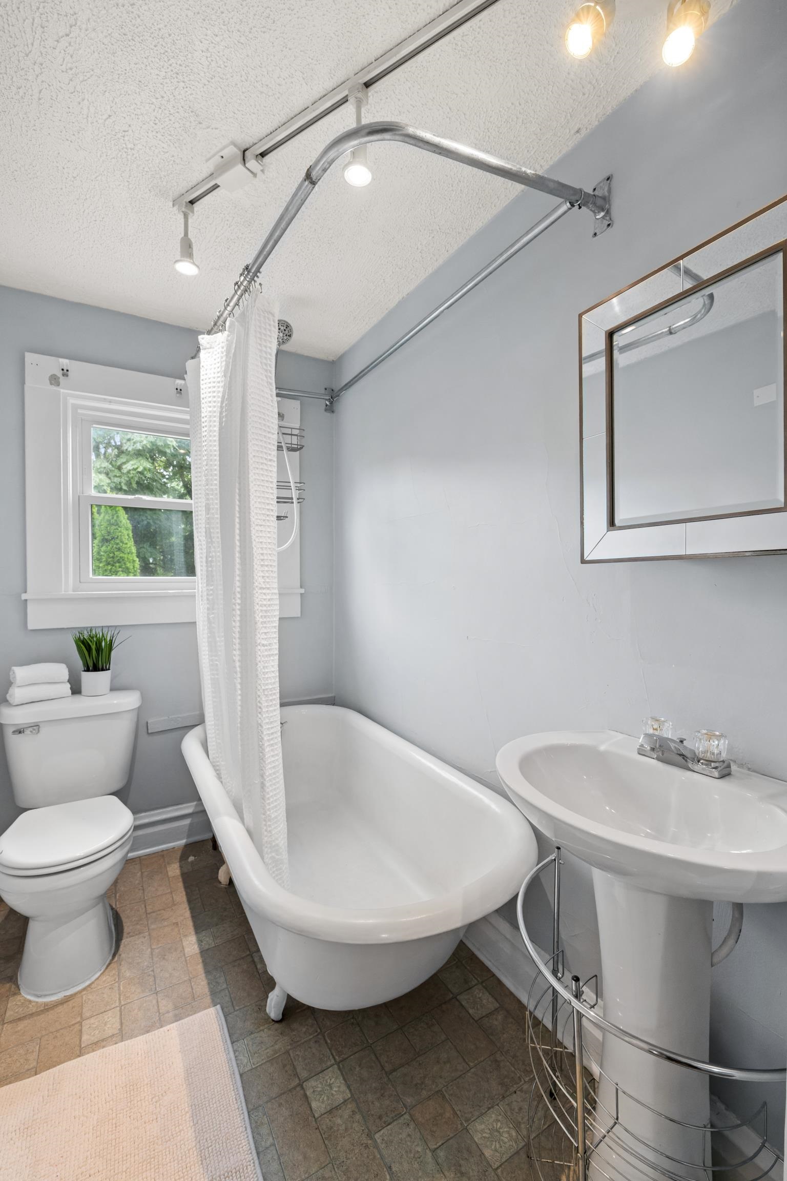 1315 CHURCHVILLE AVE