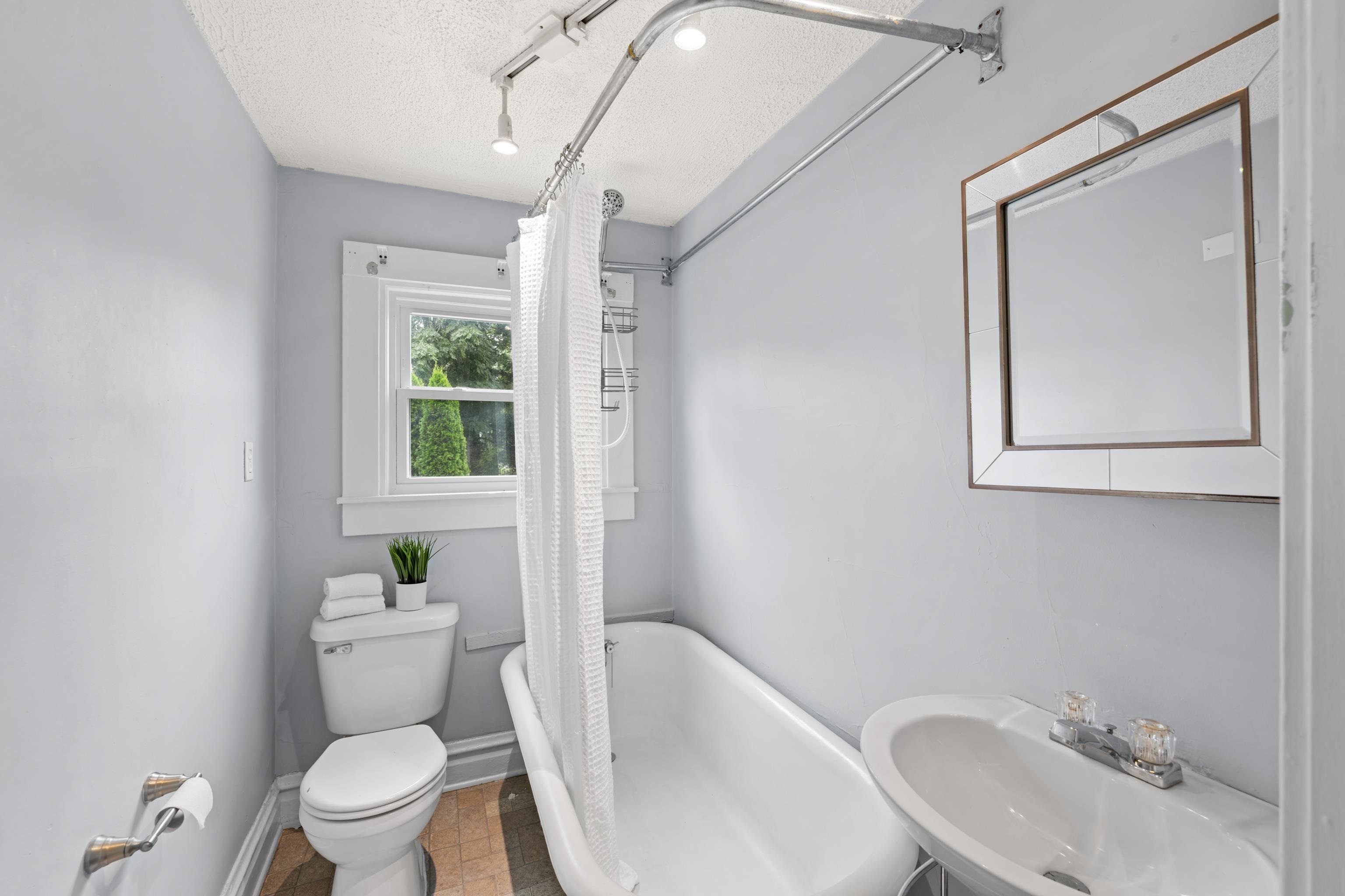 1315 CHURCHVILLE AVE