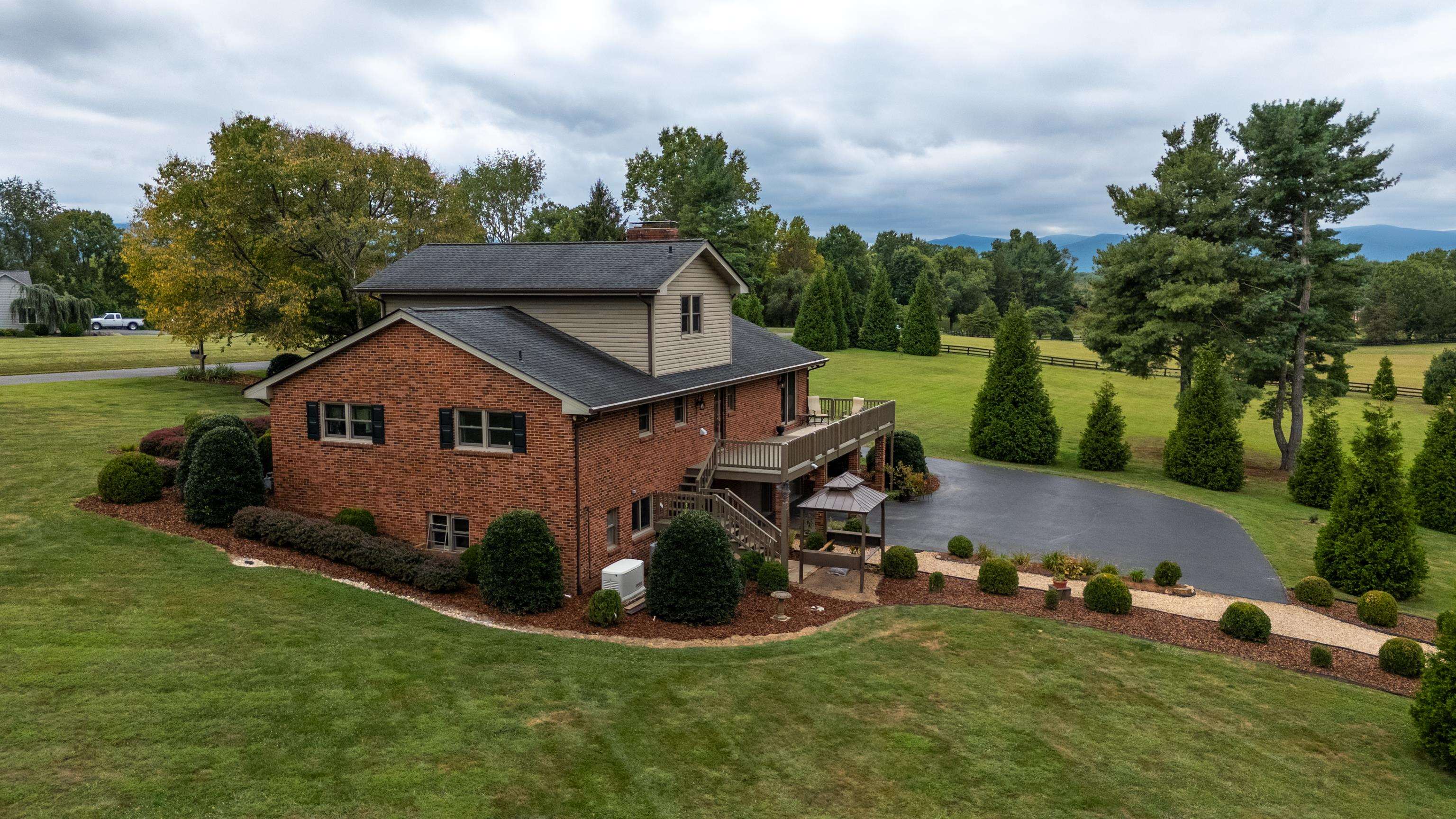 125 WARREN OAKS LN