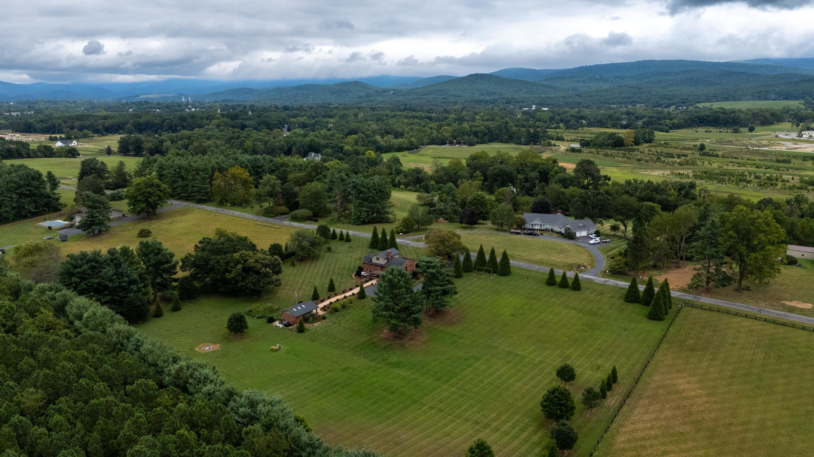 125 WARREN OAKS LN