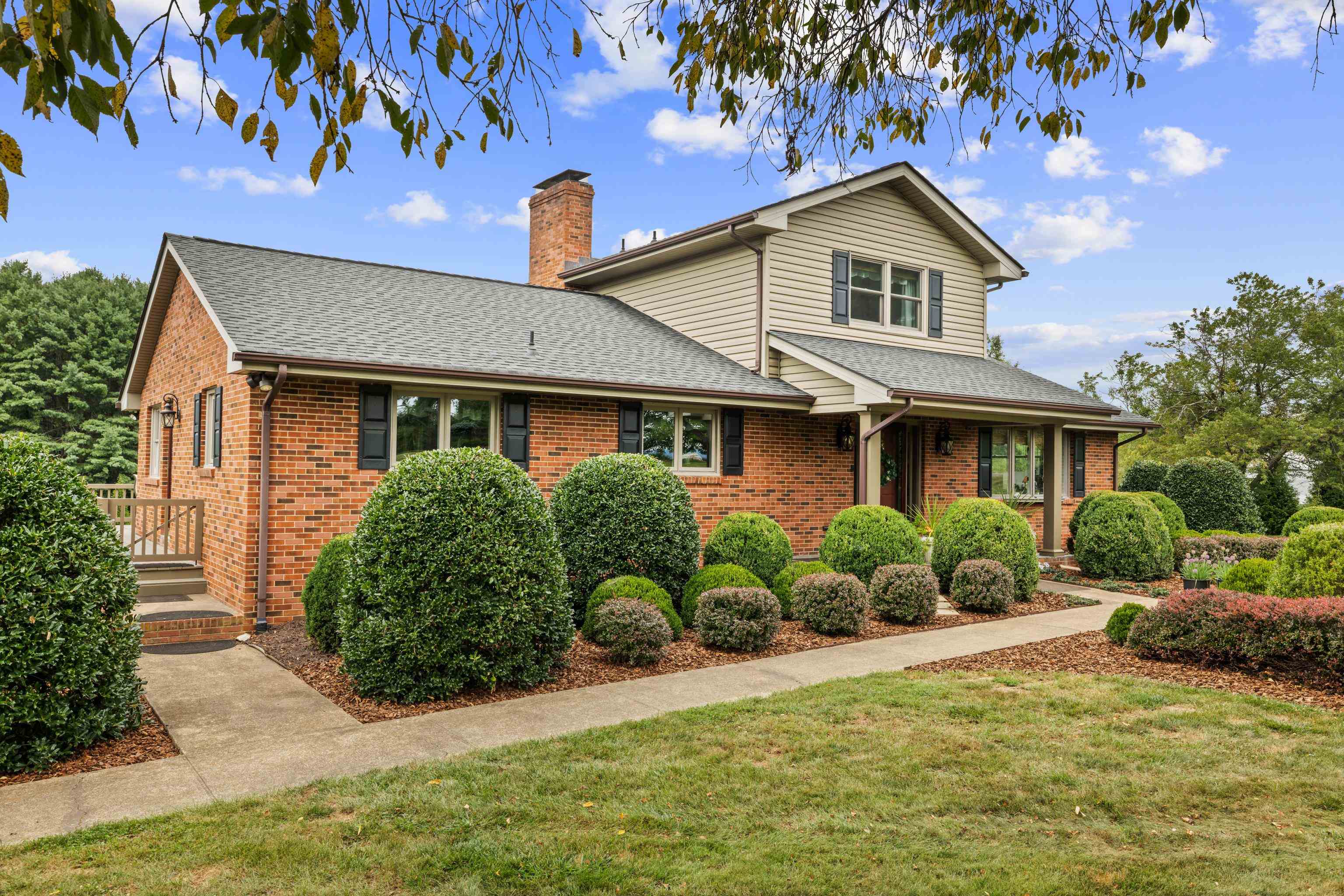 125 WARREN OAKS LN