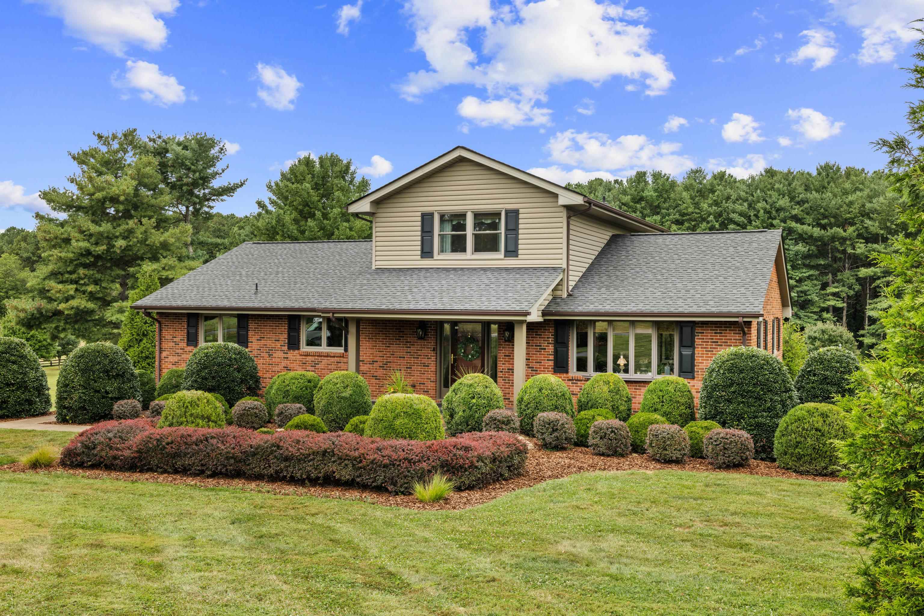 125 WARREN OAKS LN