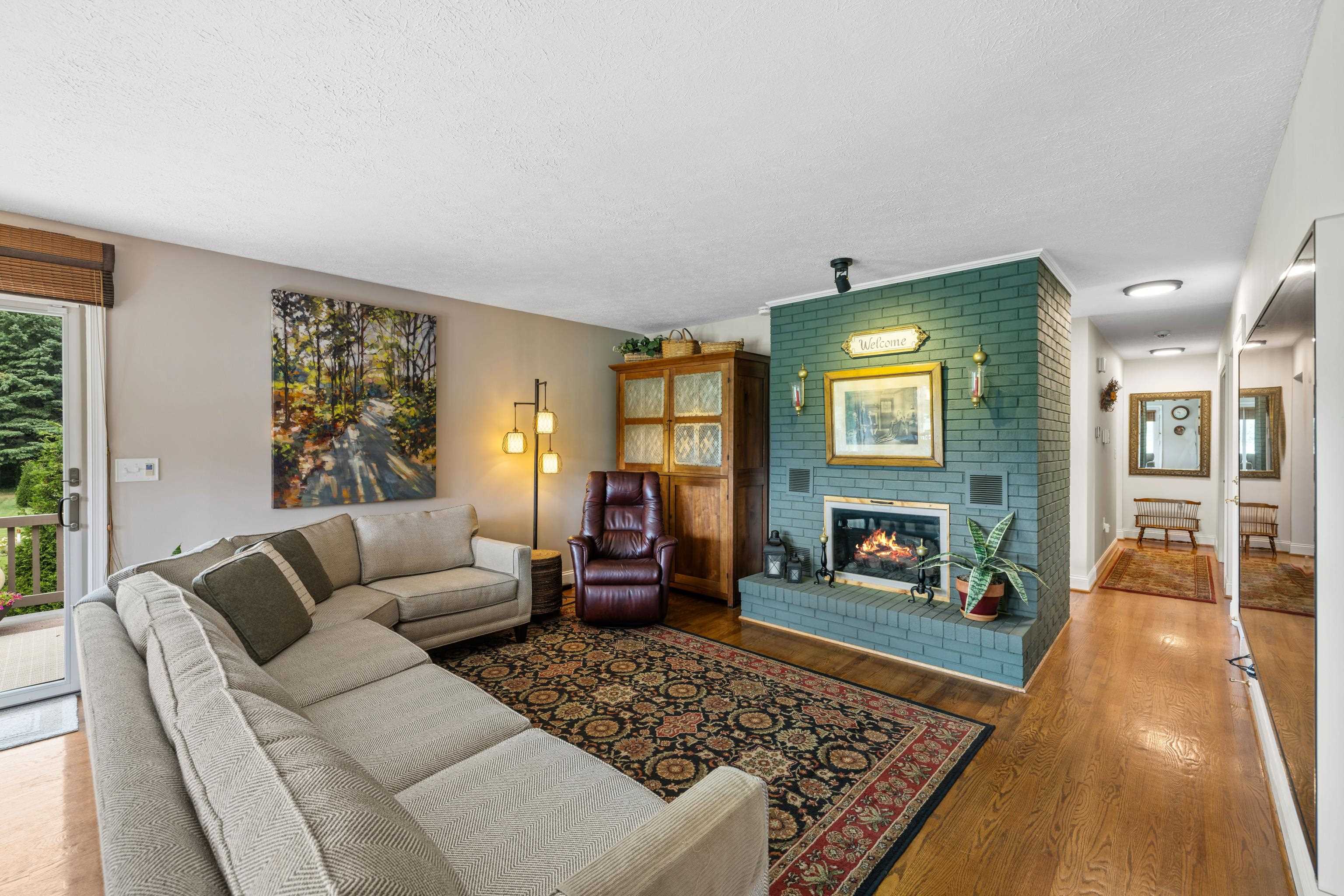 125 WARREN OAKS LN