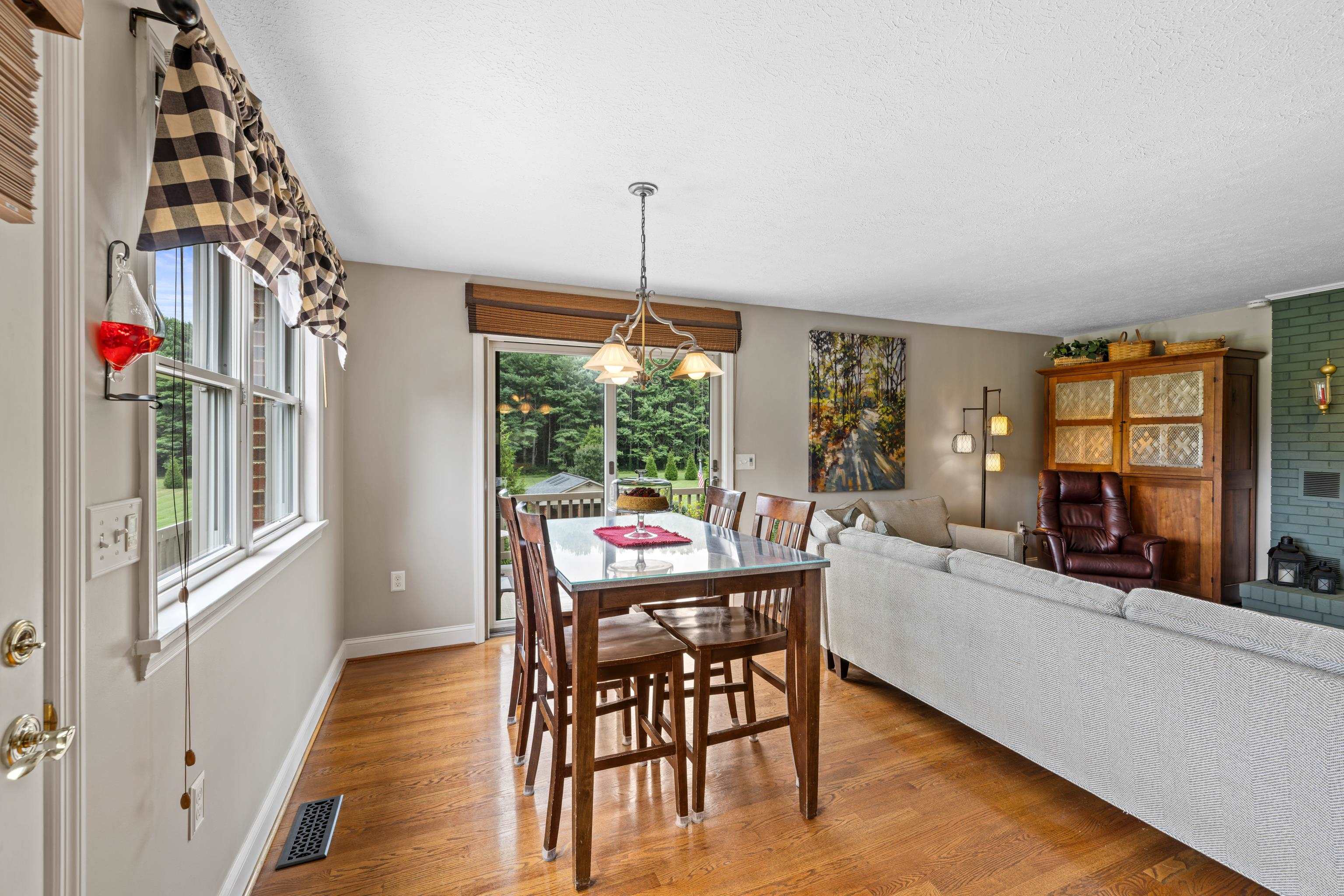 125 WARREN OAKS LN