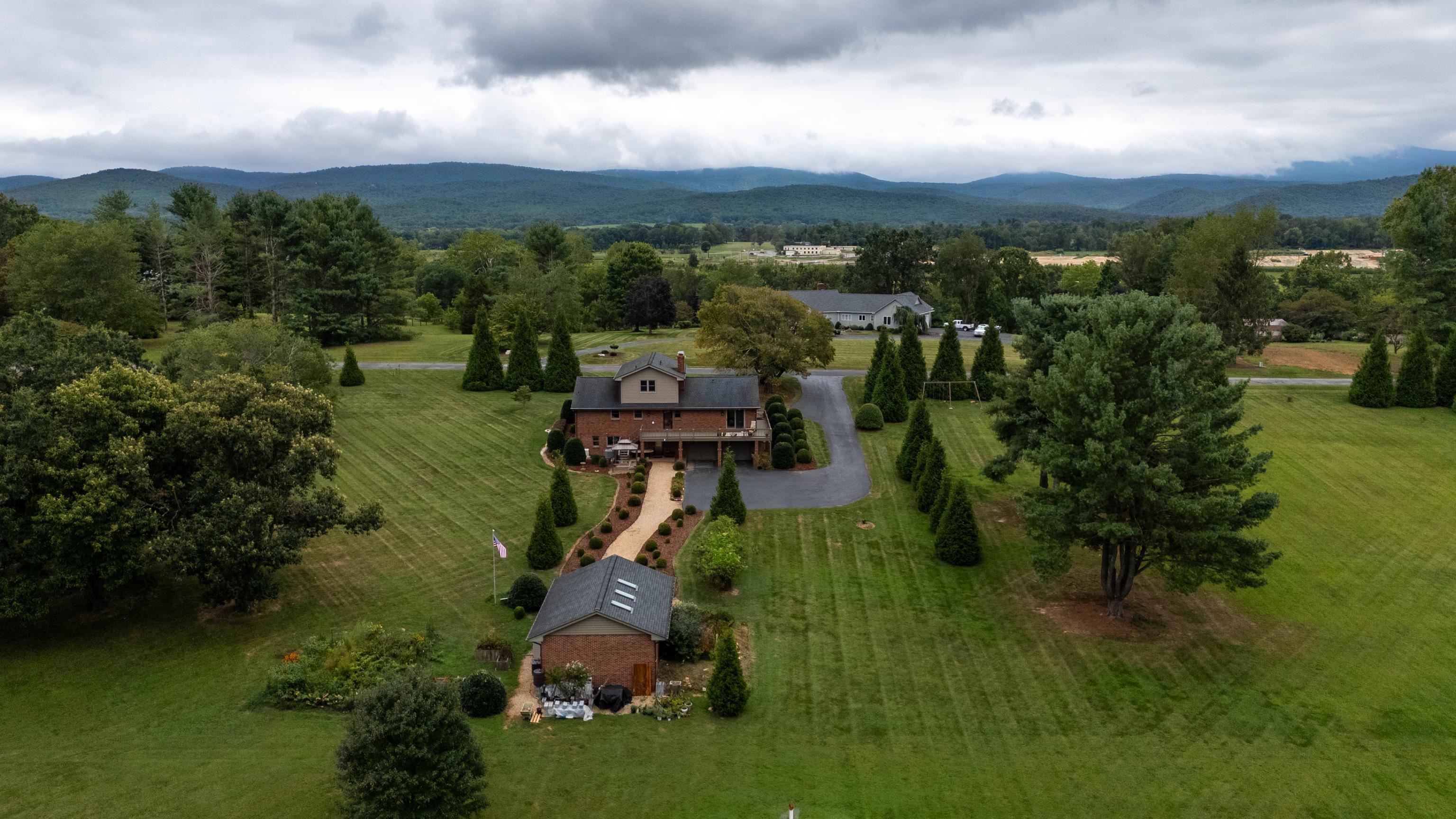 125 WARREN OAKS LN