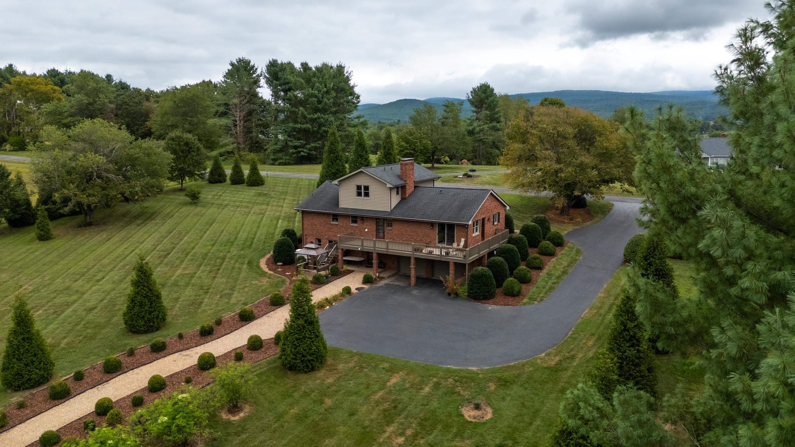 125 WARREN OAKS LN