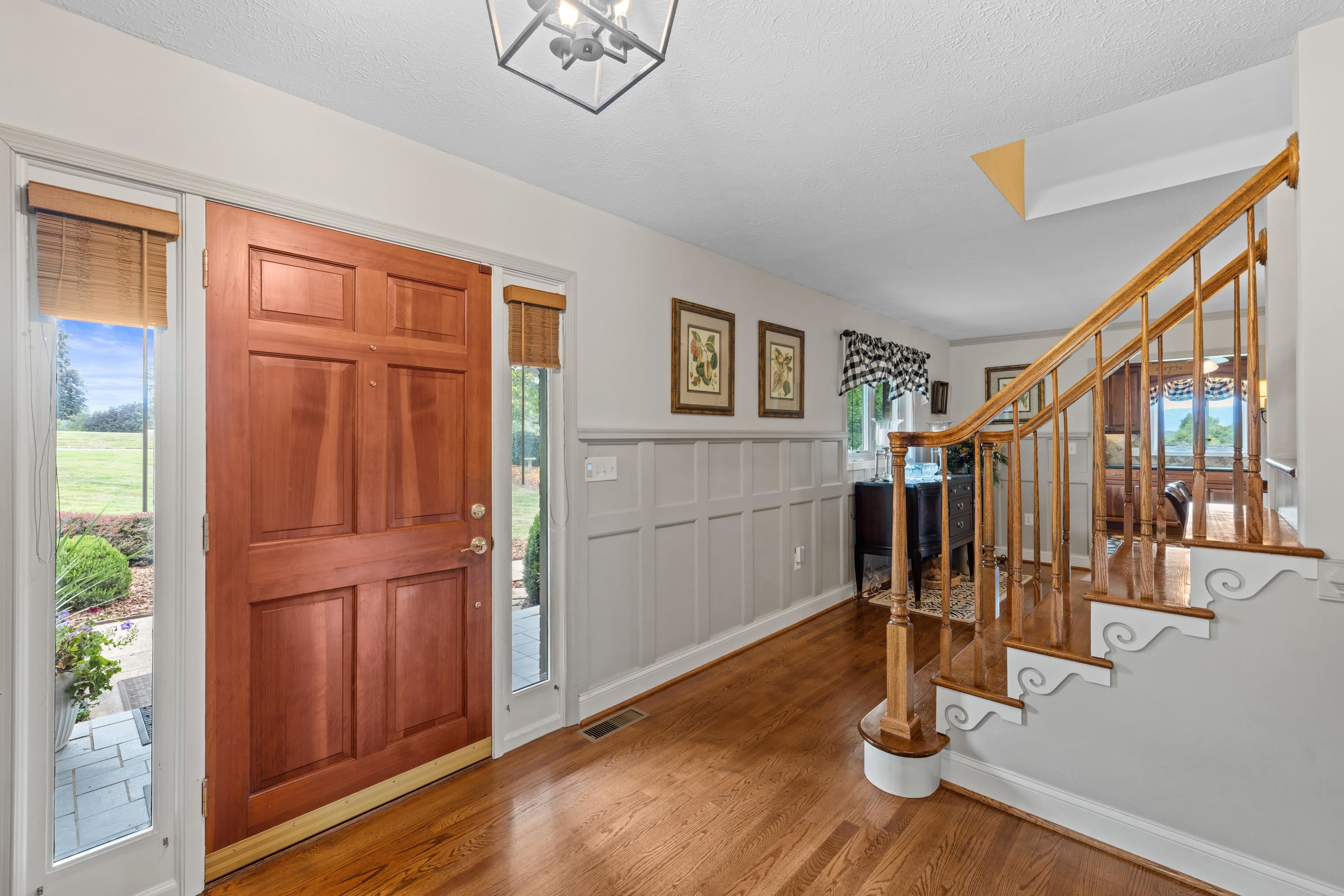 125 WARREN OAKS LN
