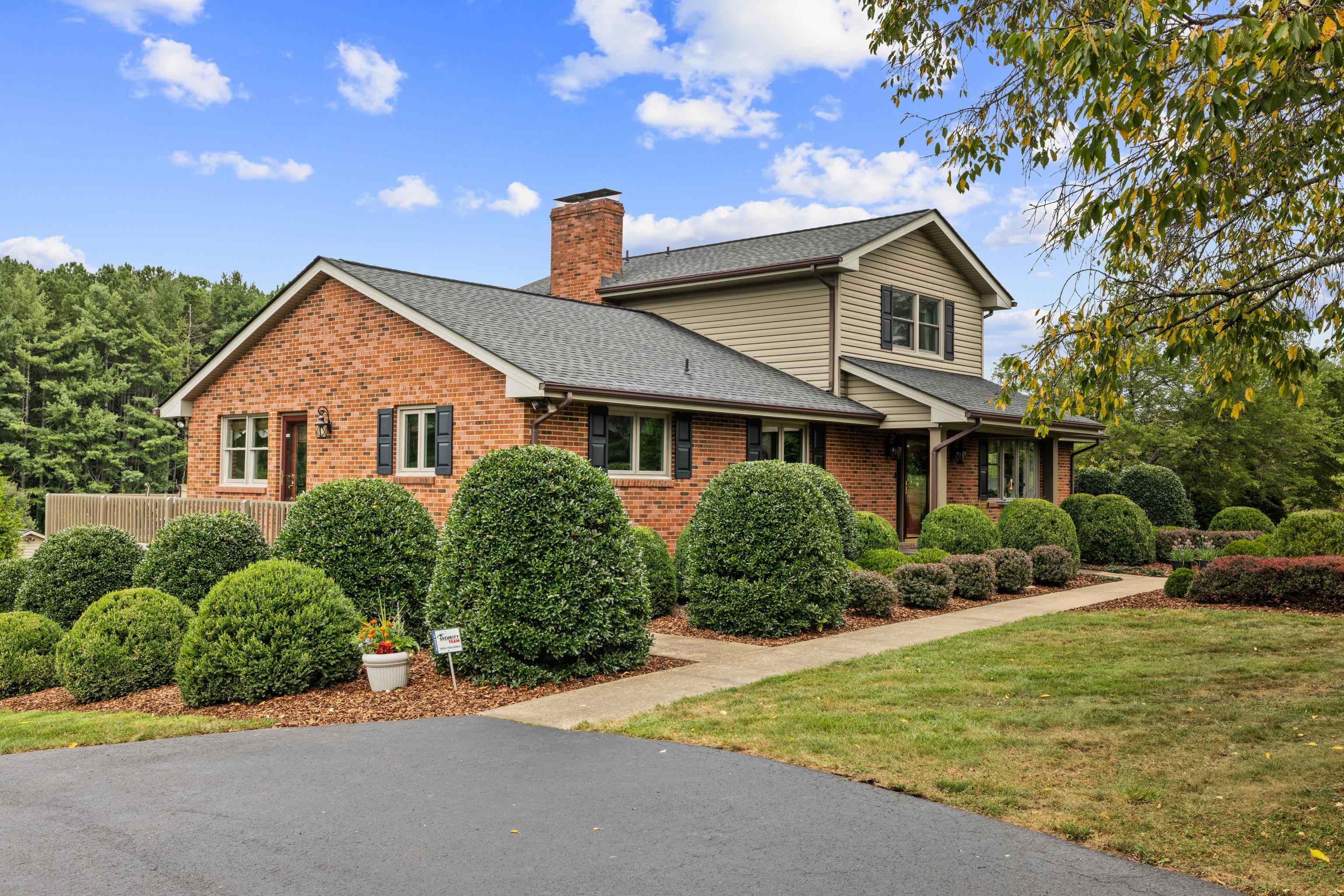 125 WARREN OAKS LN
