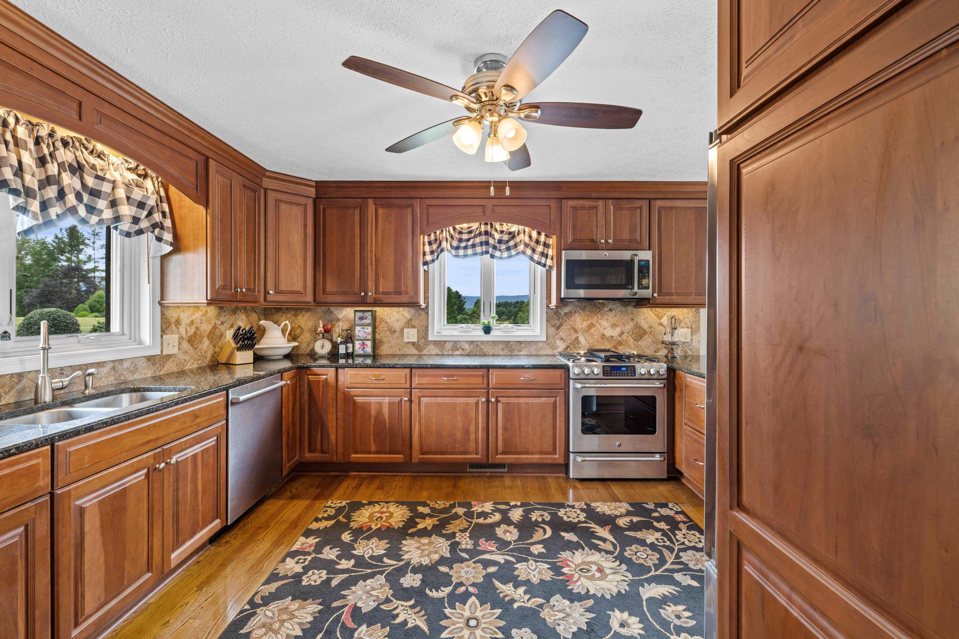 125 WARREN OAKS LN