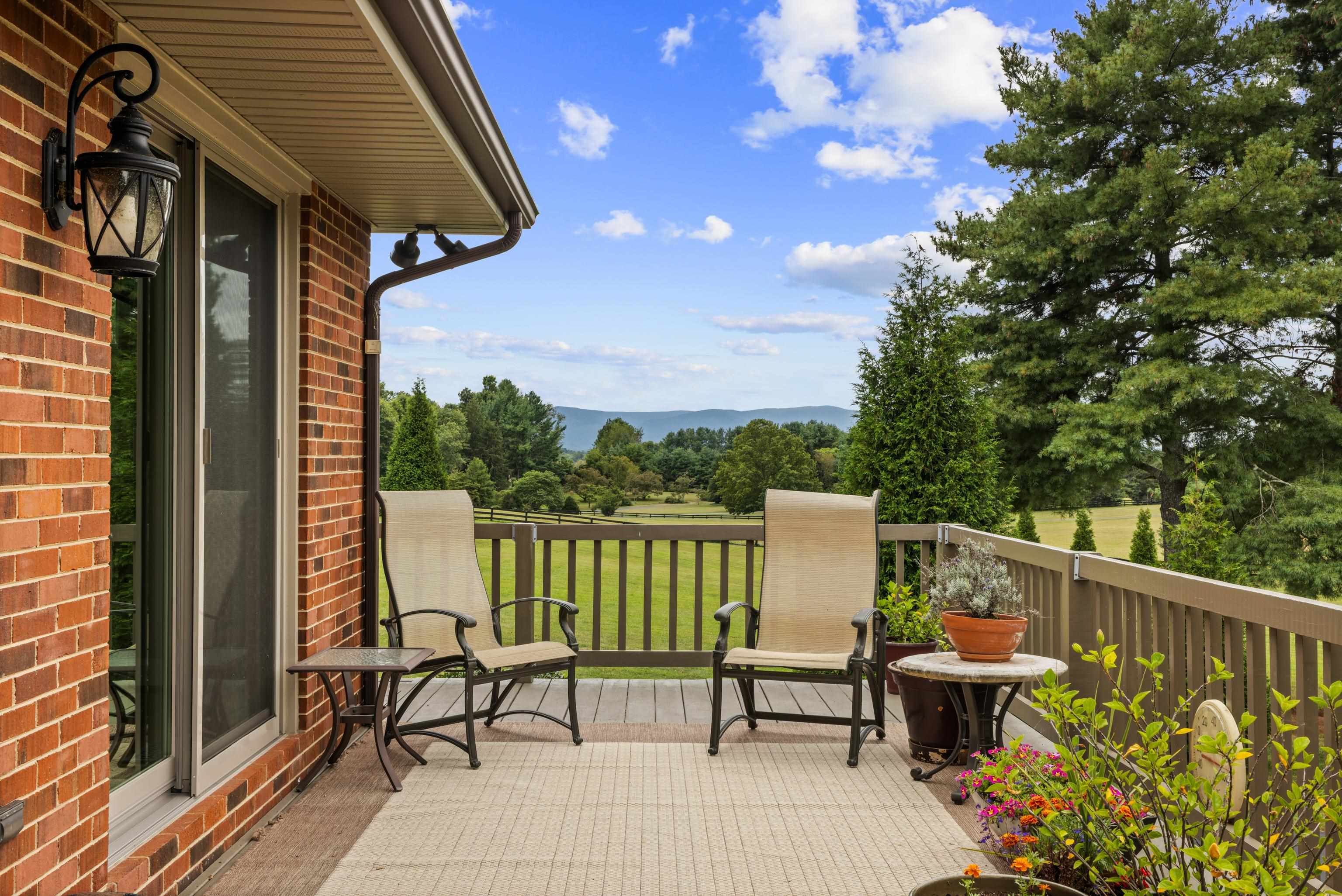 125 WARREN OAKS LN
