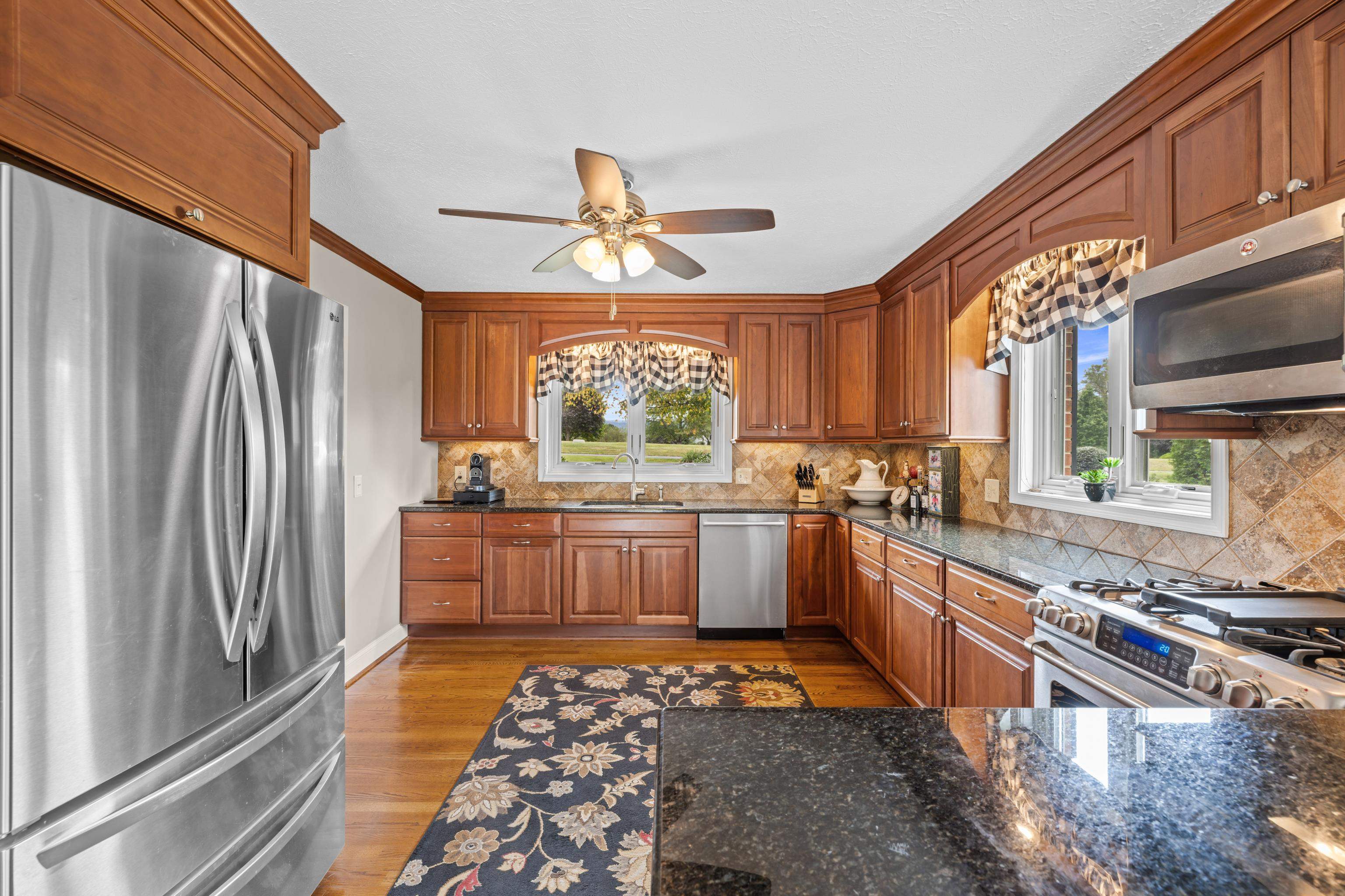 125 WARREN OAKS LN