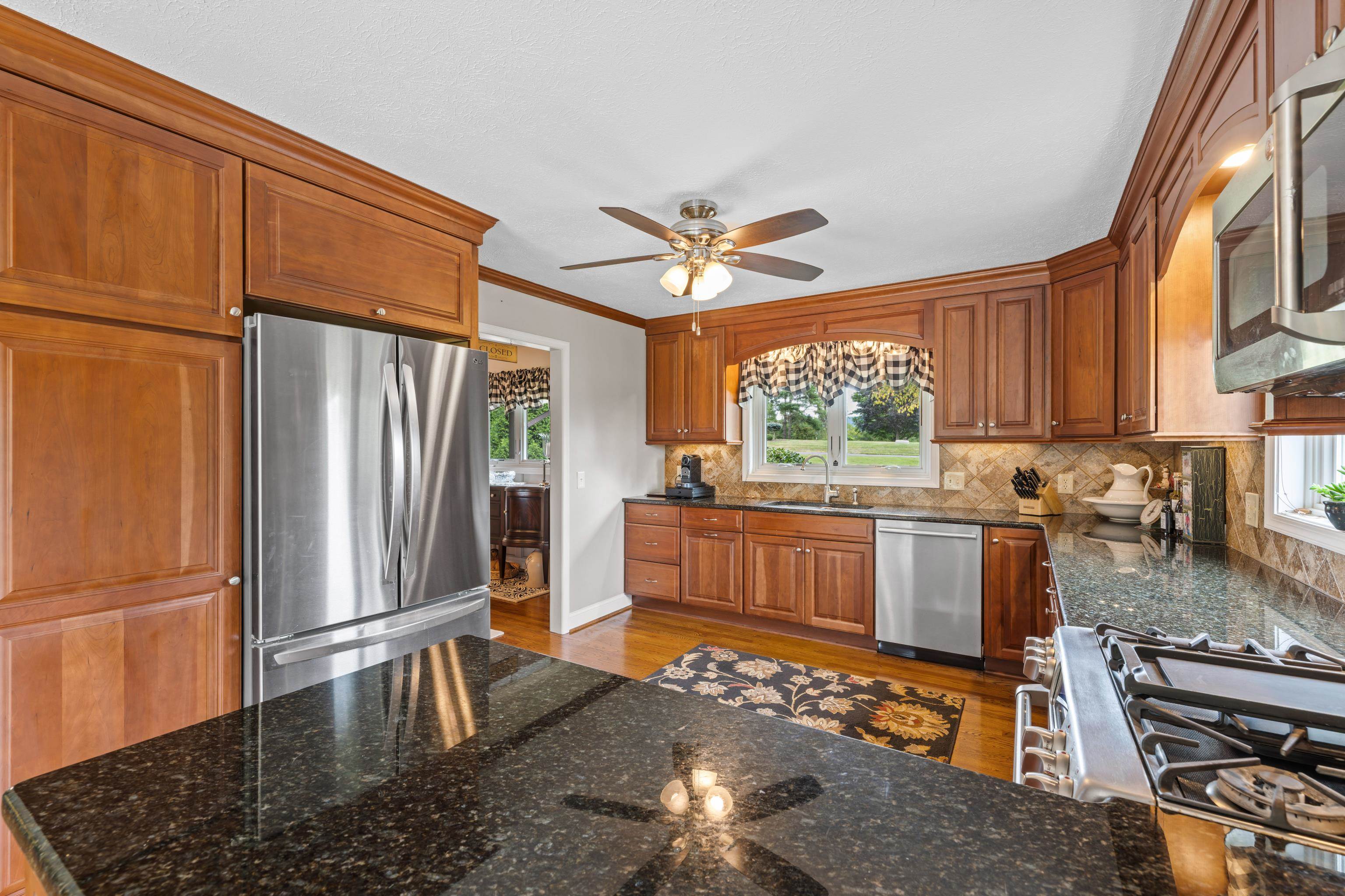 125 WARREN OAKS LN