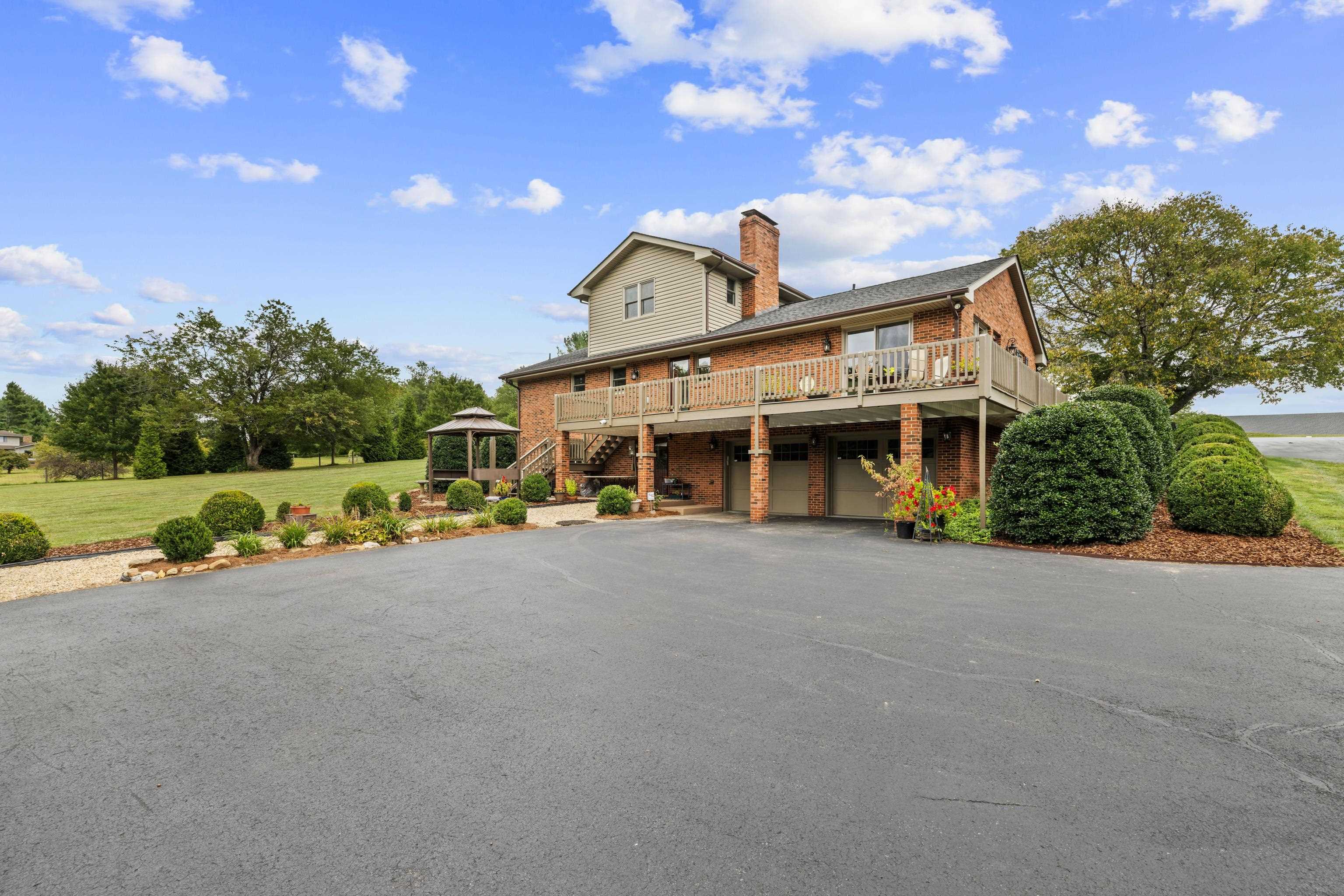 125 WARREN OAKS LN