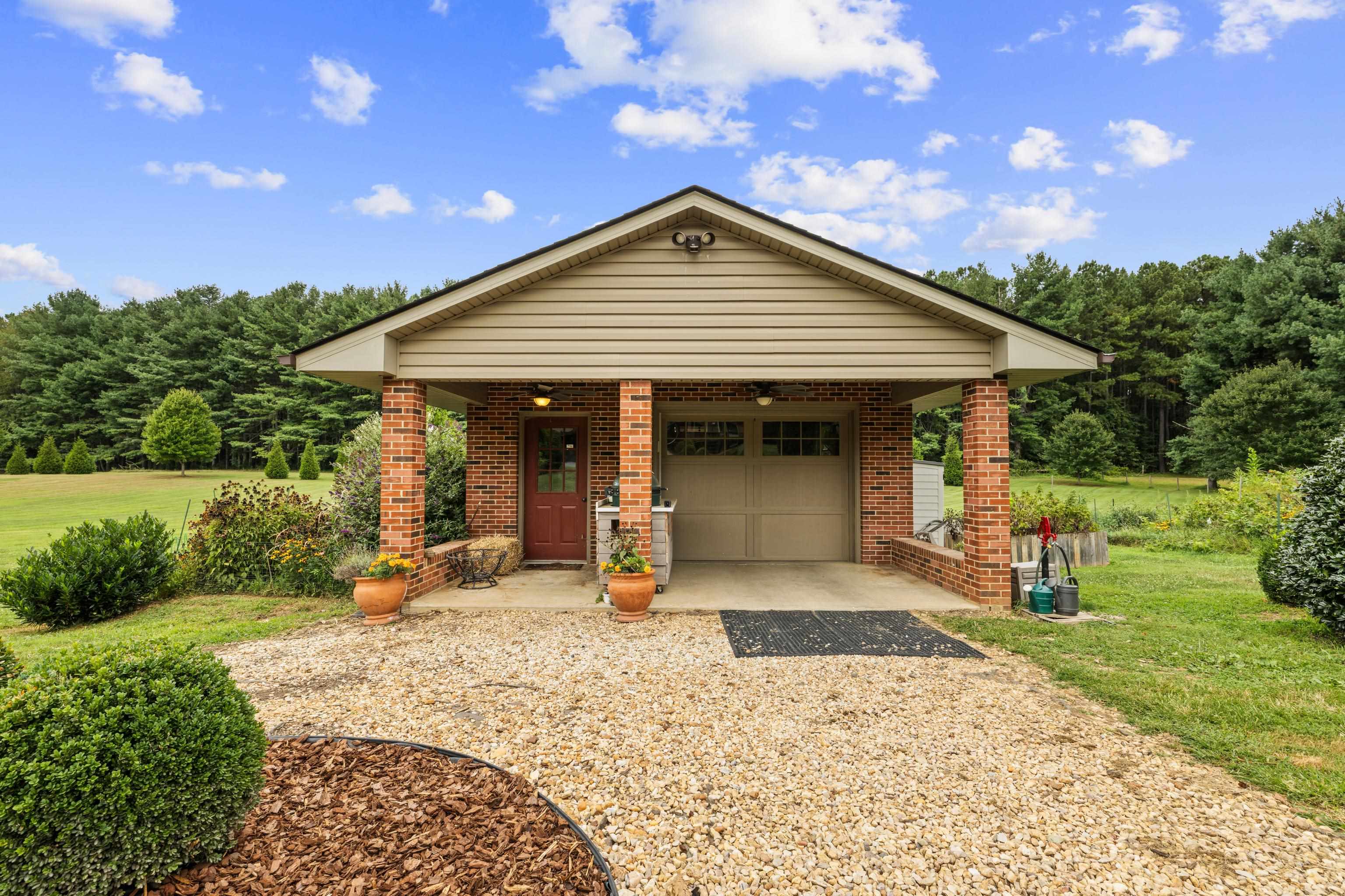 125 WARREN OAKS LN
