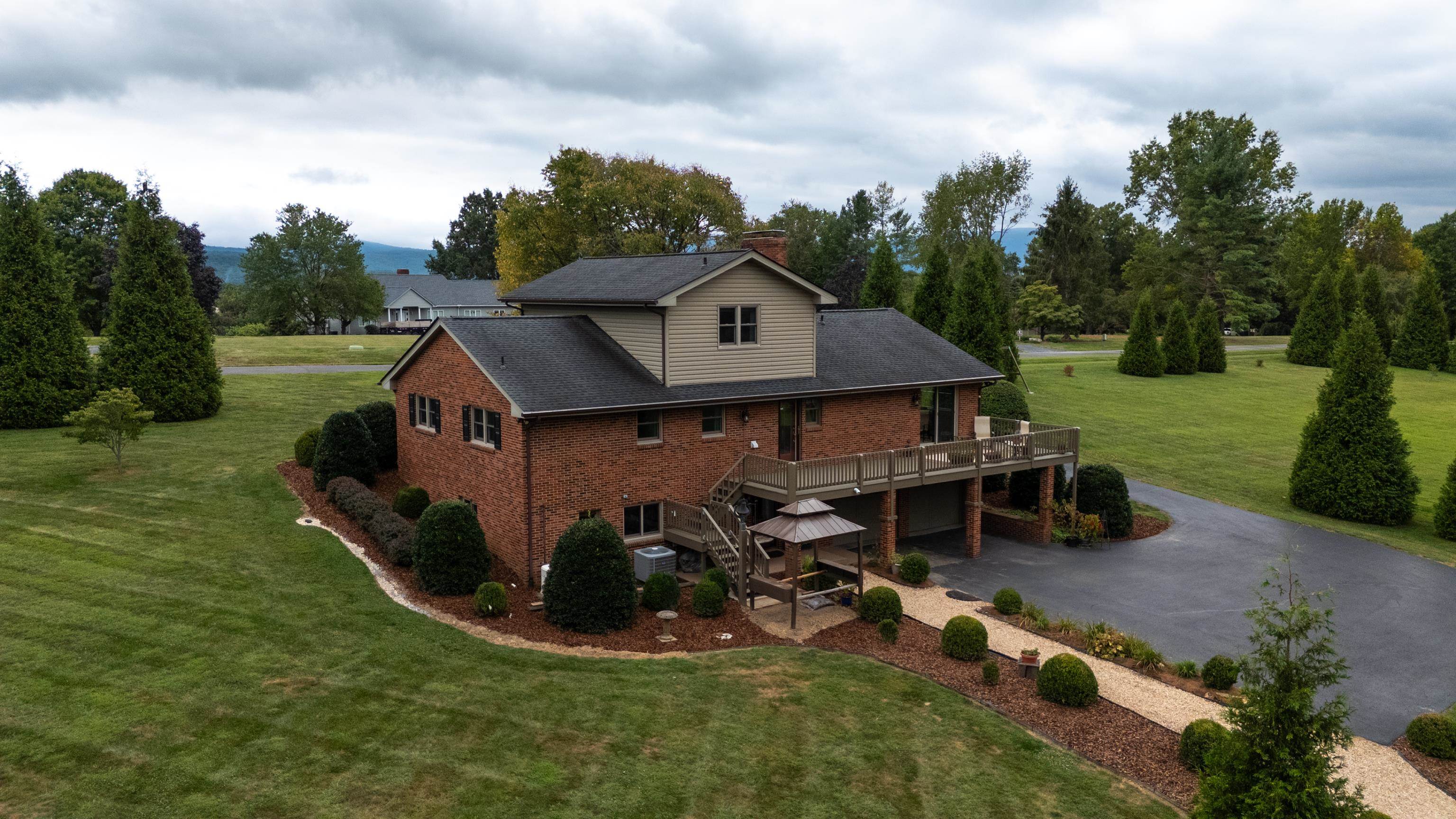 125 WARREN OAKS LN