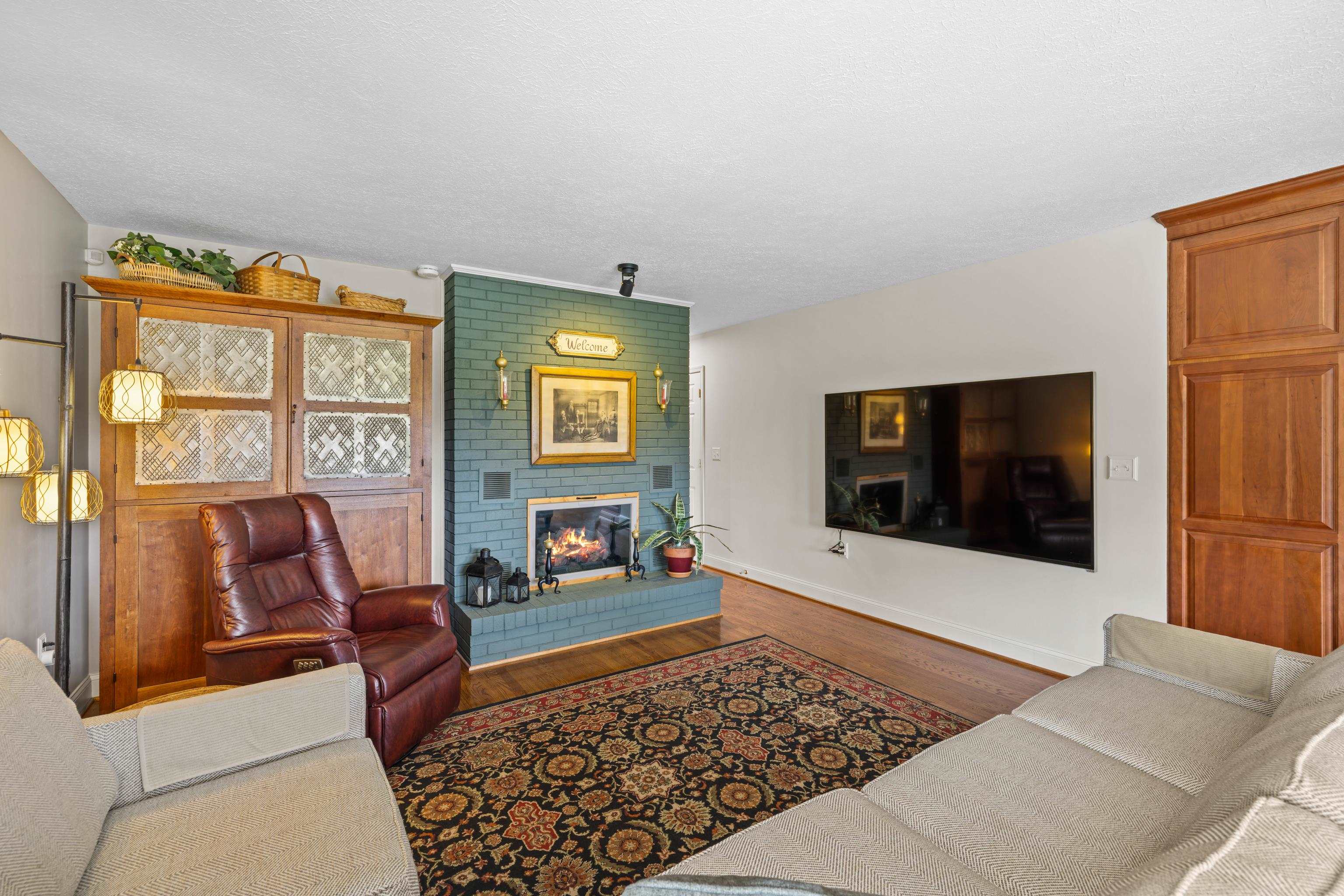 125 WARREN OAKS LN