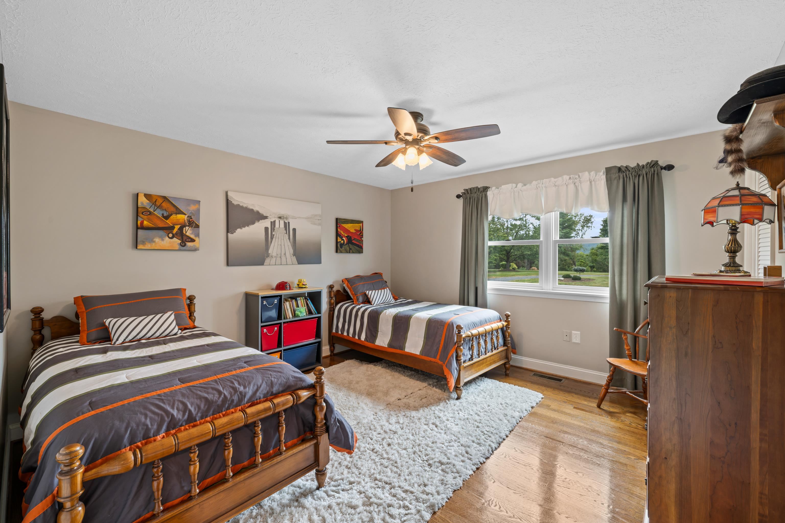 125 WARREN OAKS LN
