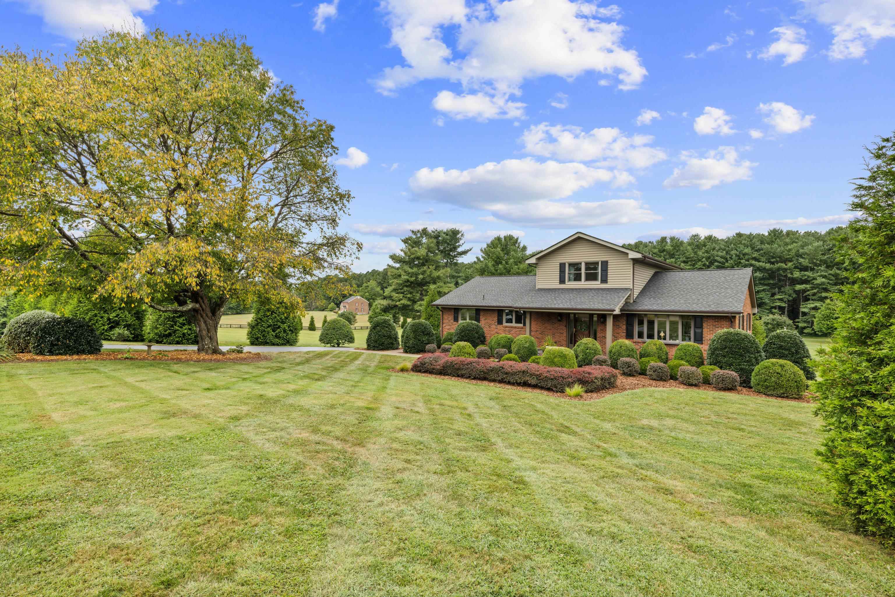 125 WARREN OAKS LN