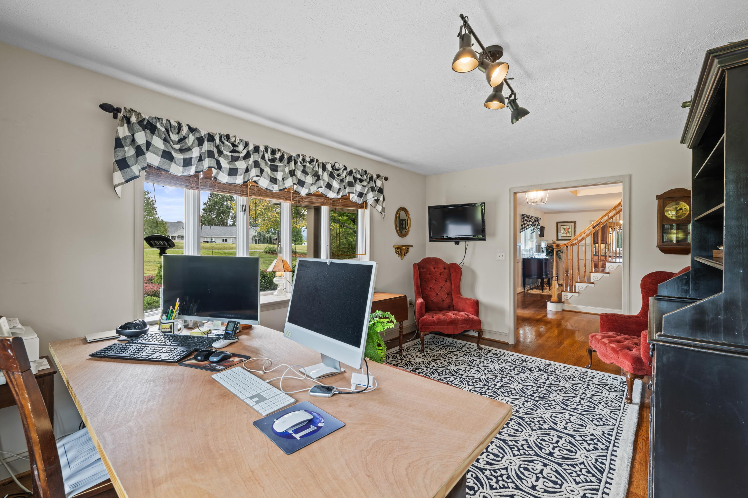 125 WARREN OAKS LN