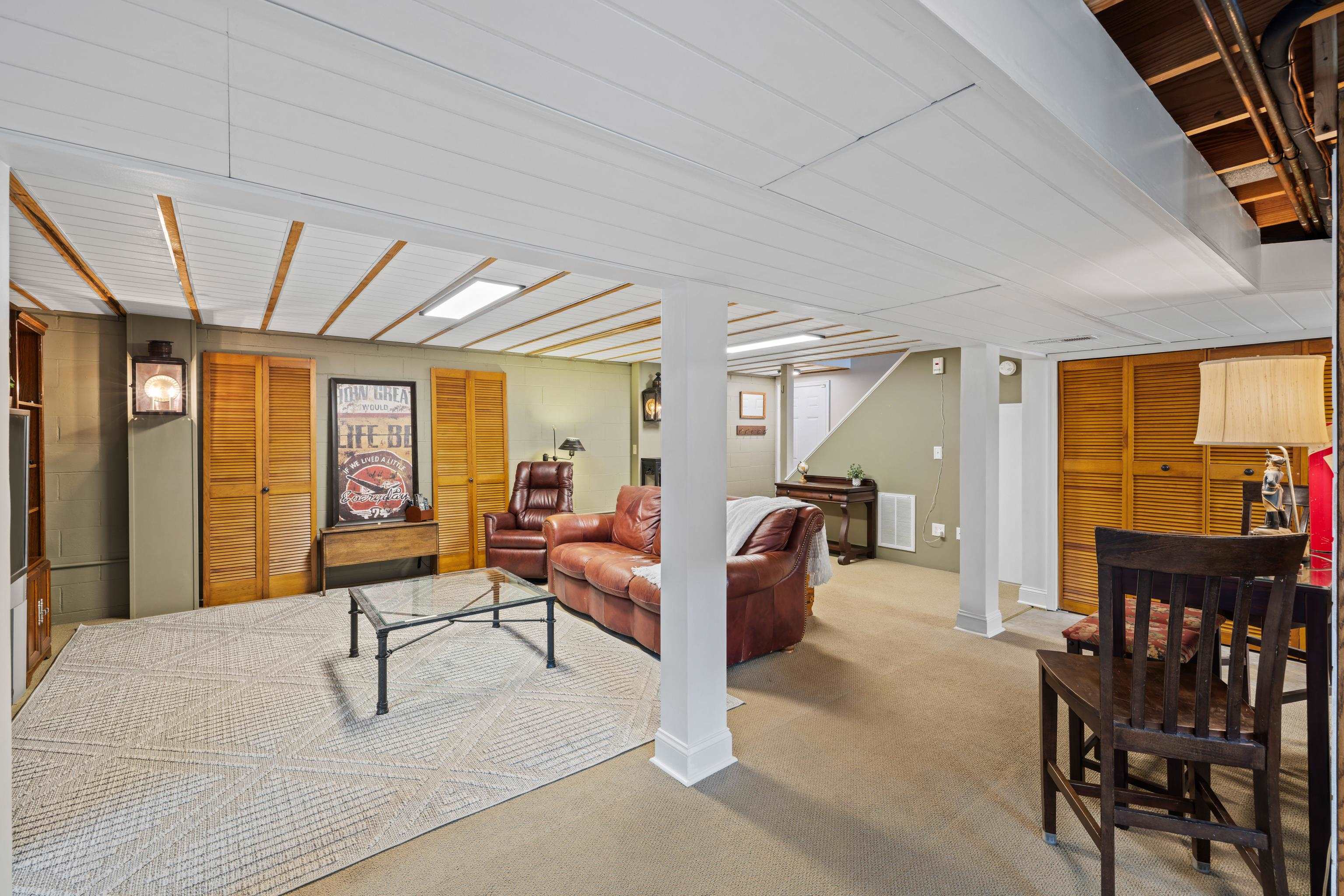 125 WARREN OAKS LN