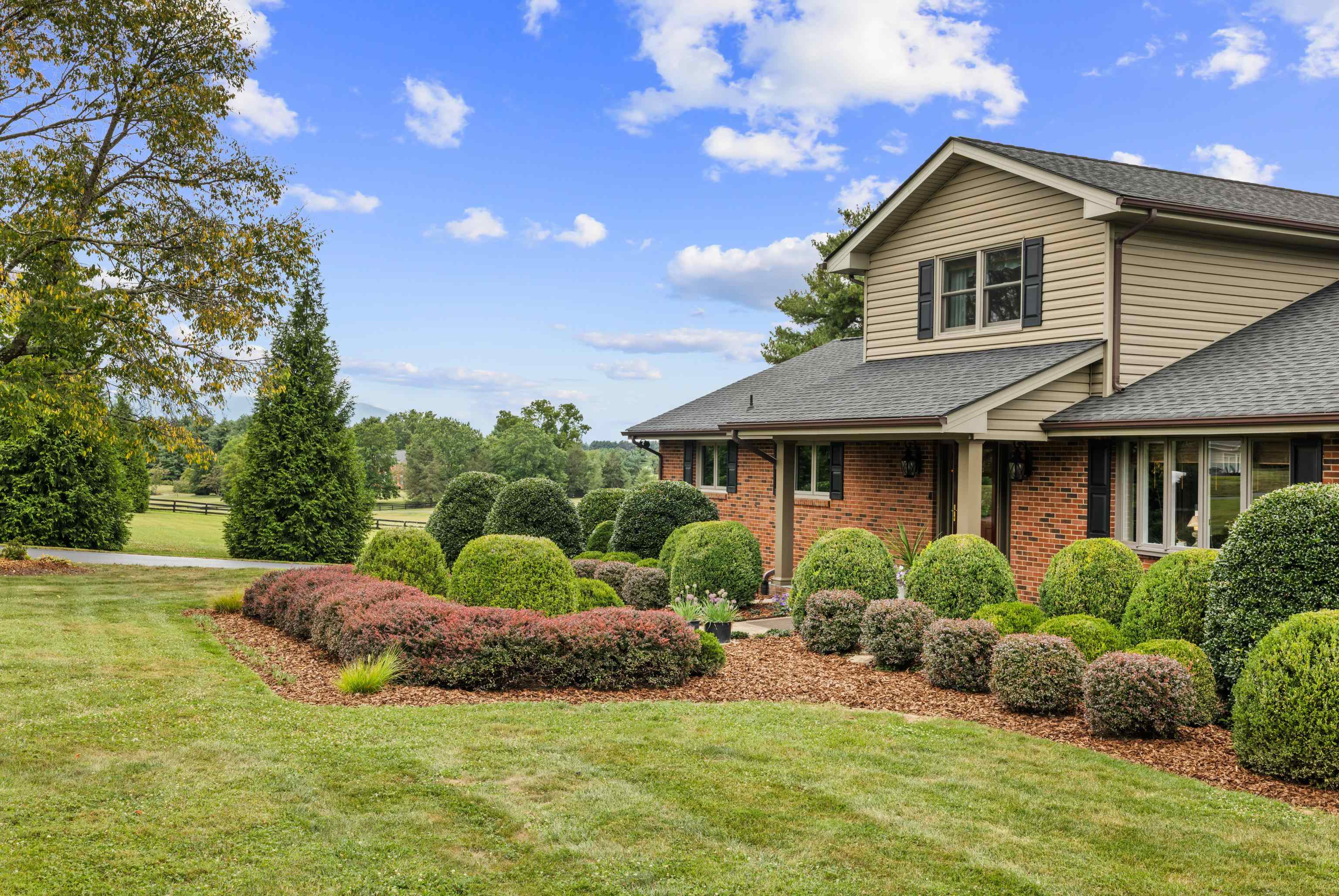 125 WARREN OAKS LN
