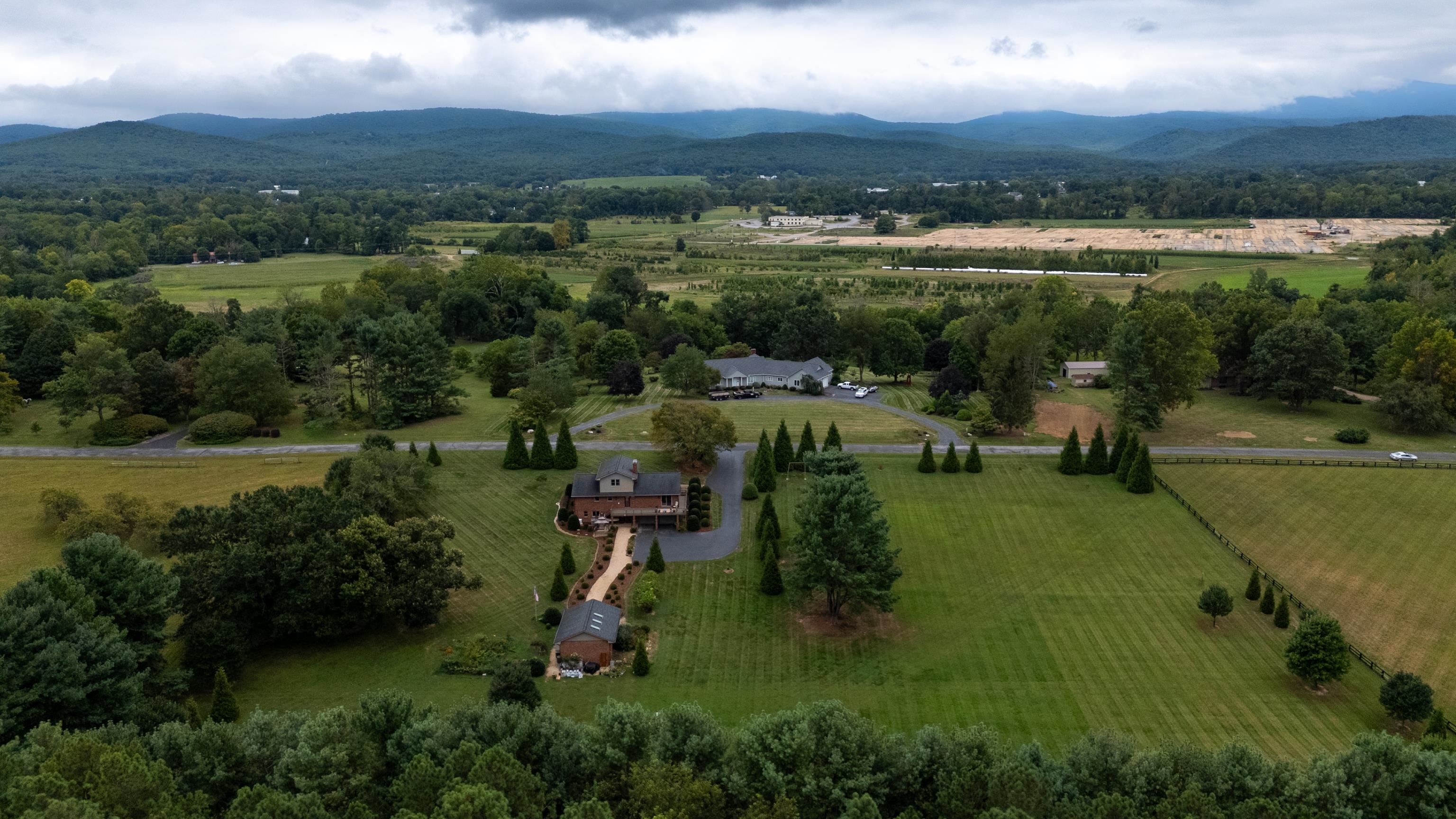 125 WARREN OAKS LN