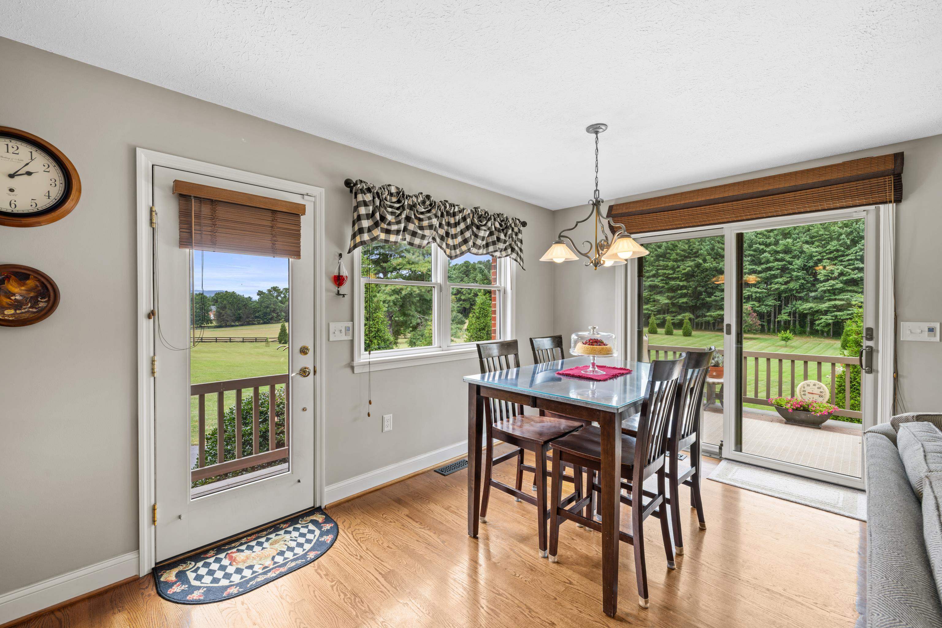 125 WARREN OAKS LN