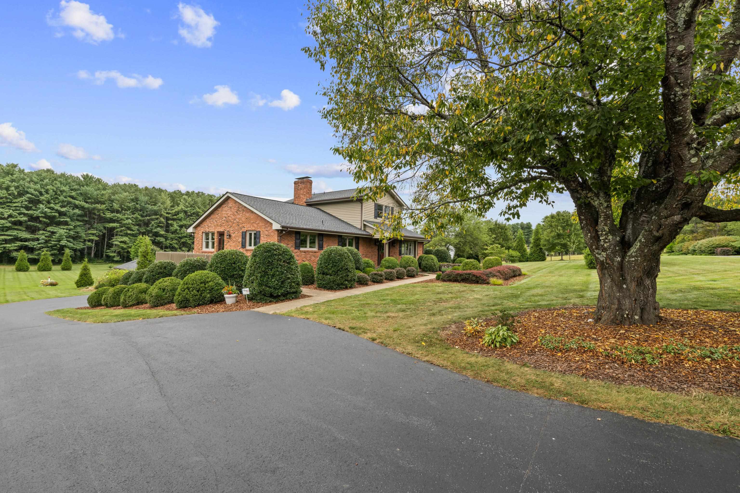 125 WARREN OAKS LN