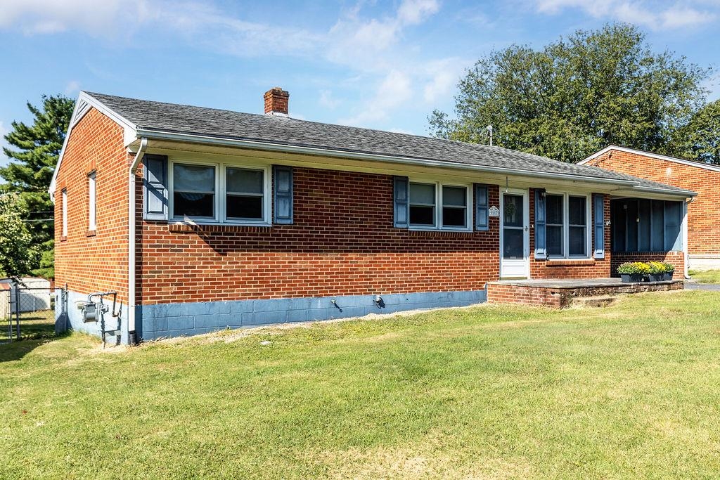 907 COUNTRY CLUB RD