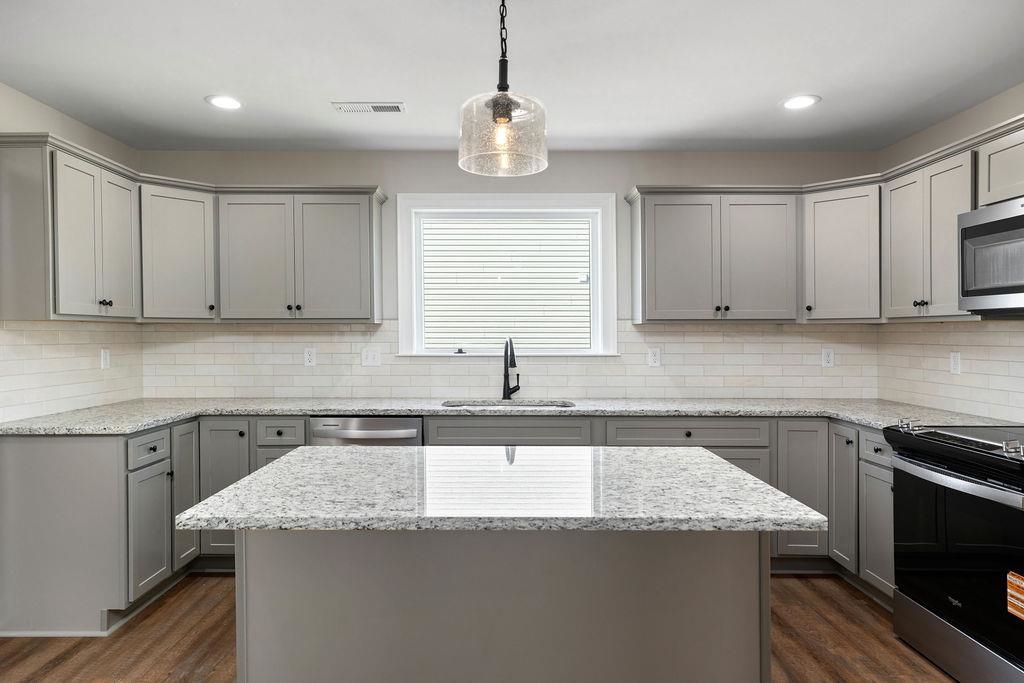 155 LANGLEY DR