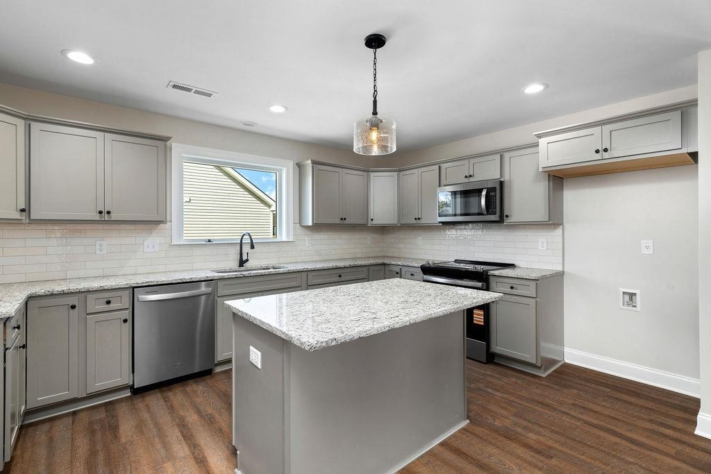 155 LANGLEY DR