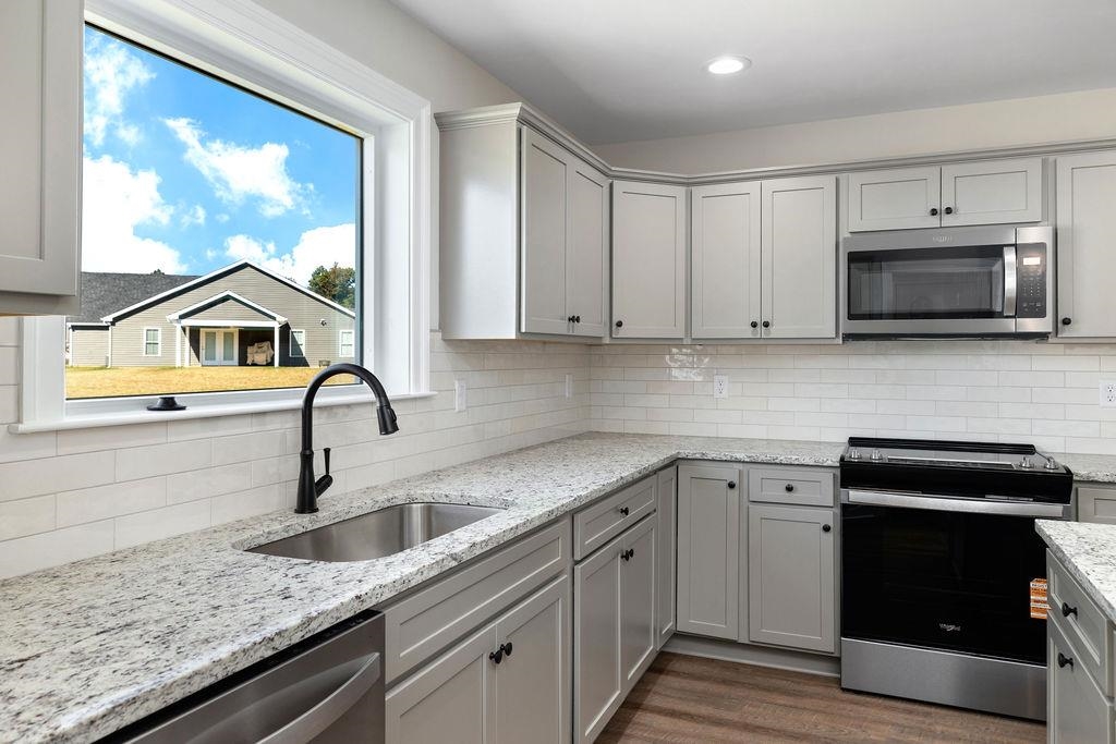 155 LANGLEY DR